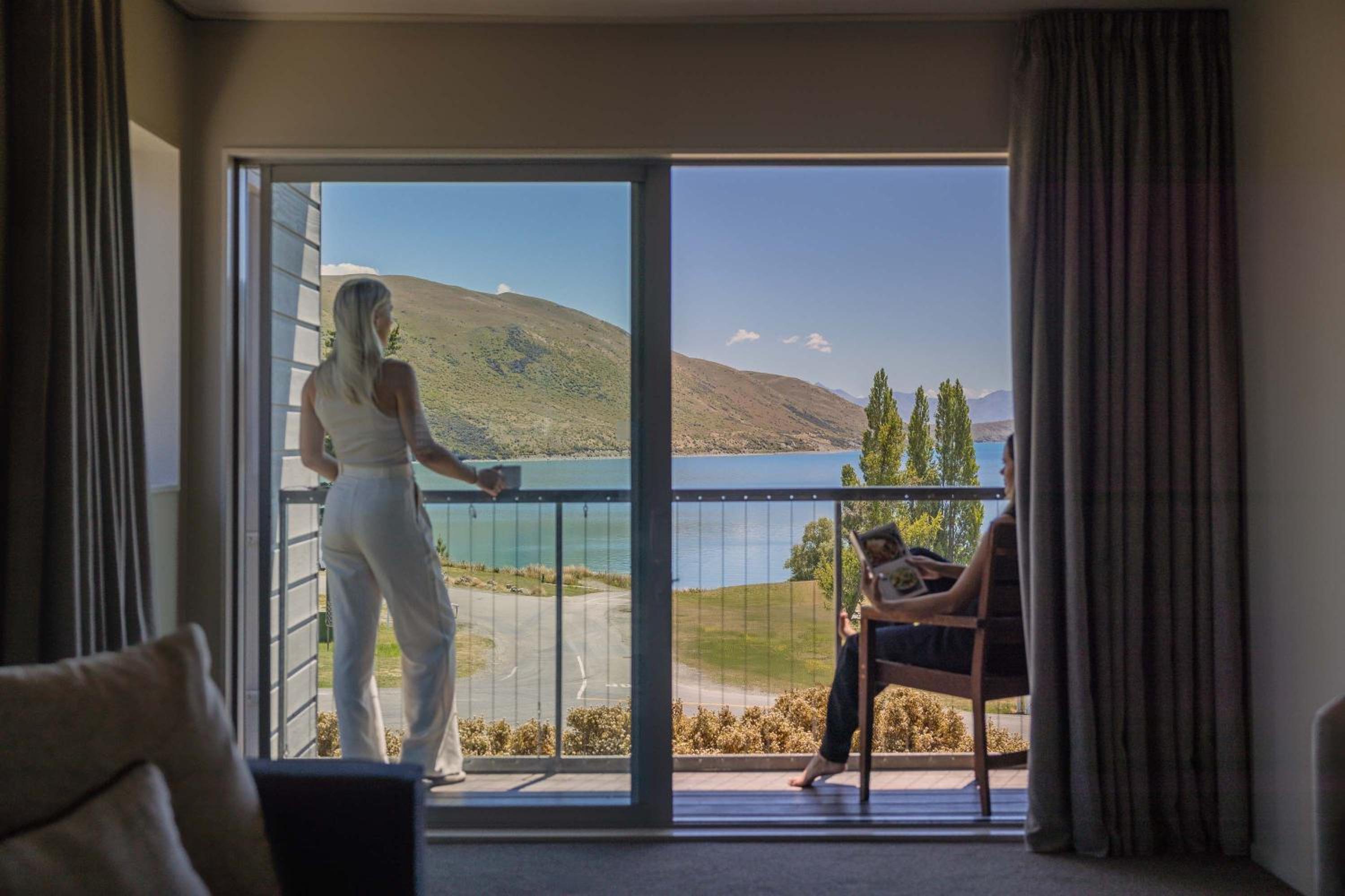 One-bedroom lake view villa - Photo 1