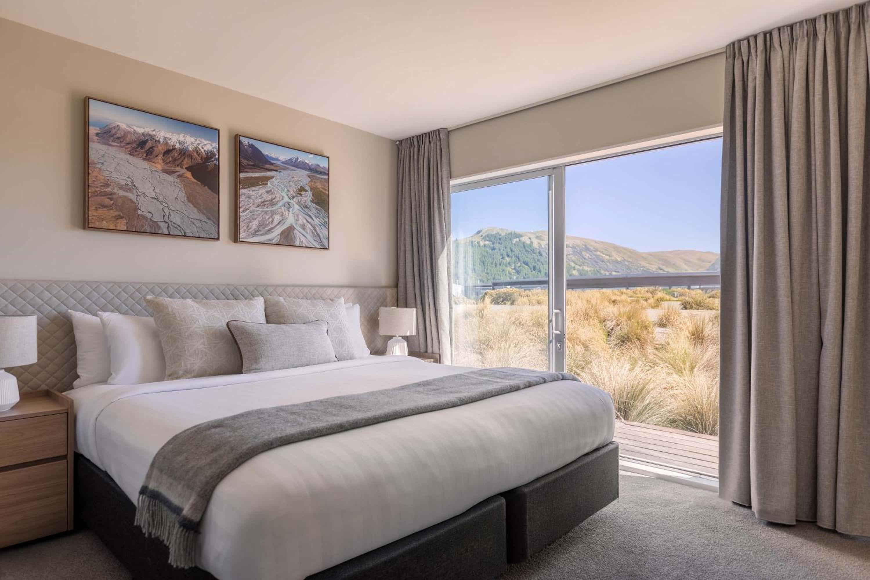 Two-Bedroom Mountain View Suite - Photo 2