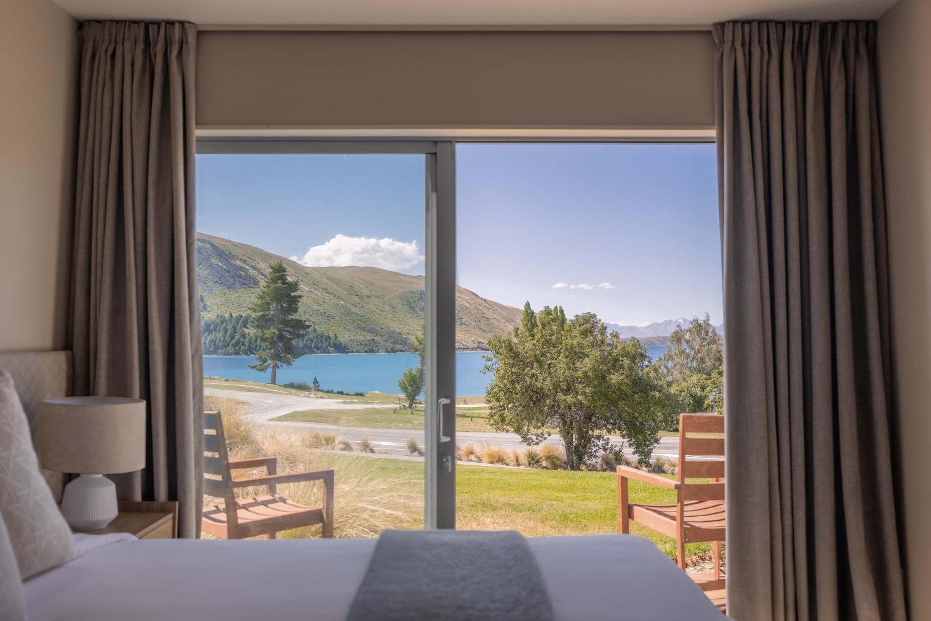 Two-Bedroom Lake View Suite thumbnail 6