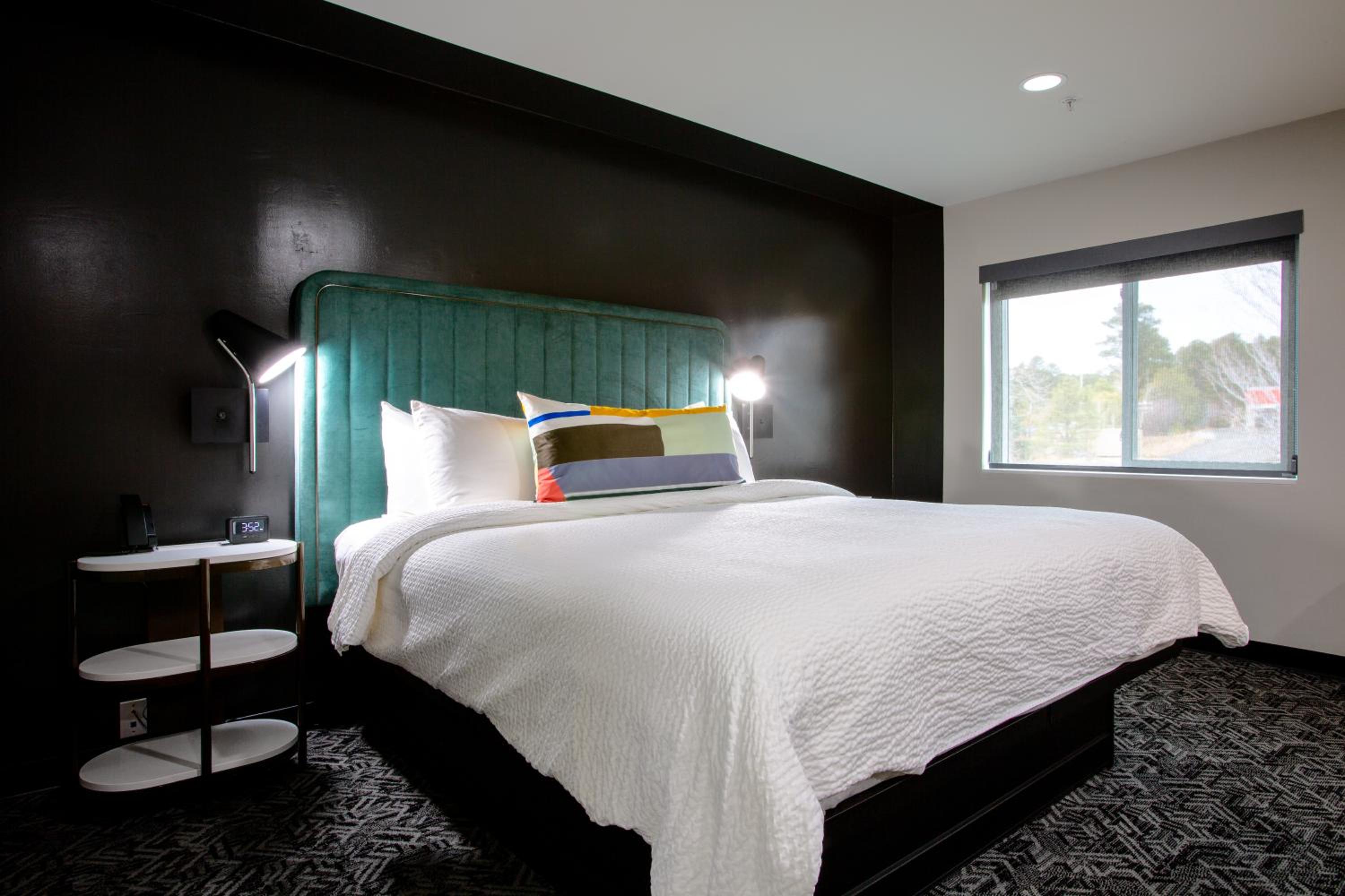 King Suite with Walk-In Shower - Photo 5