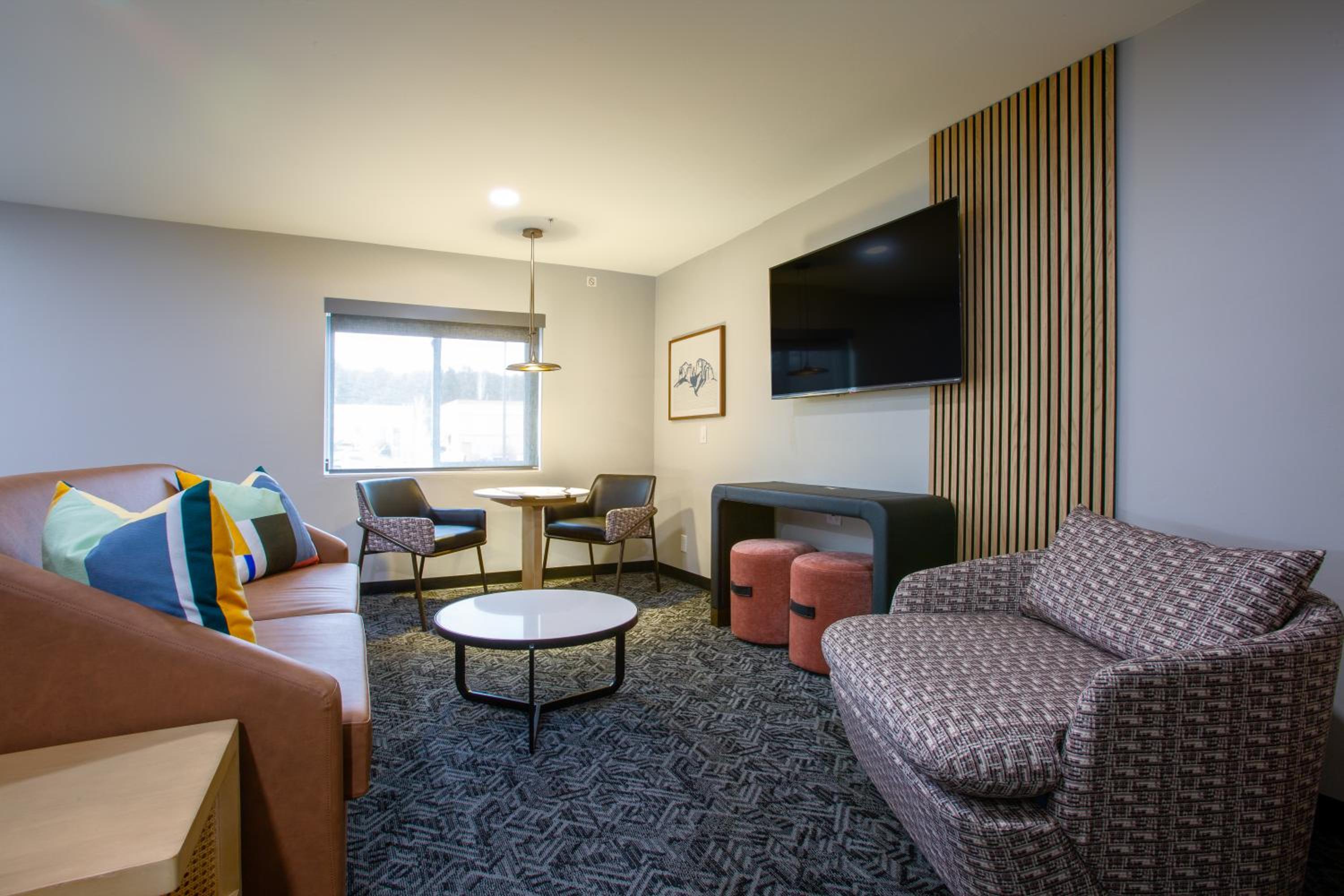 King Suite with Walk-In Shower - Photo 7