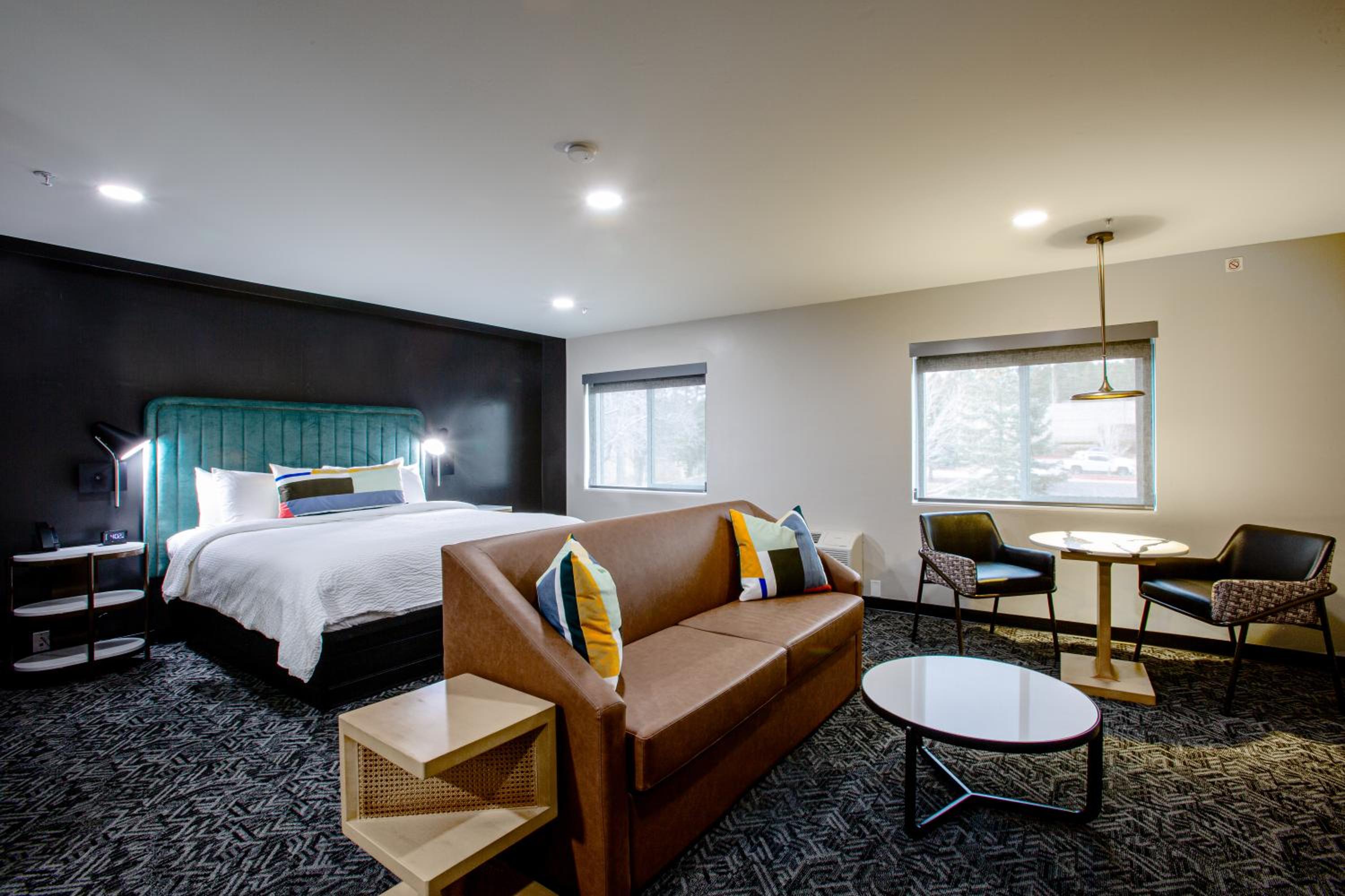 King Suite with Walk-In Shower - Photo 4