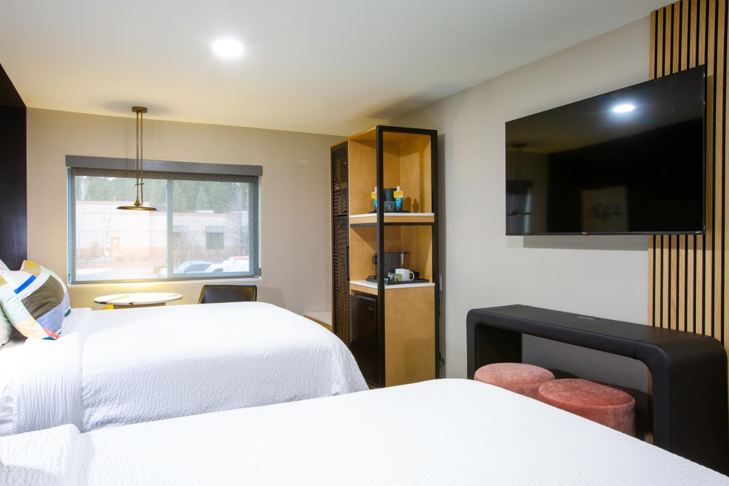 Standard Queen Room with Two Queen Beds and Walk-In Shower - Photo 7