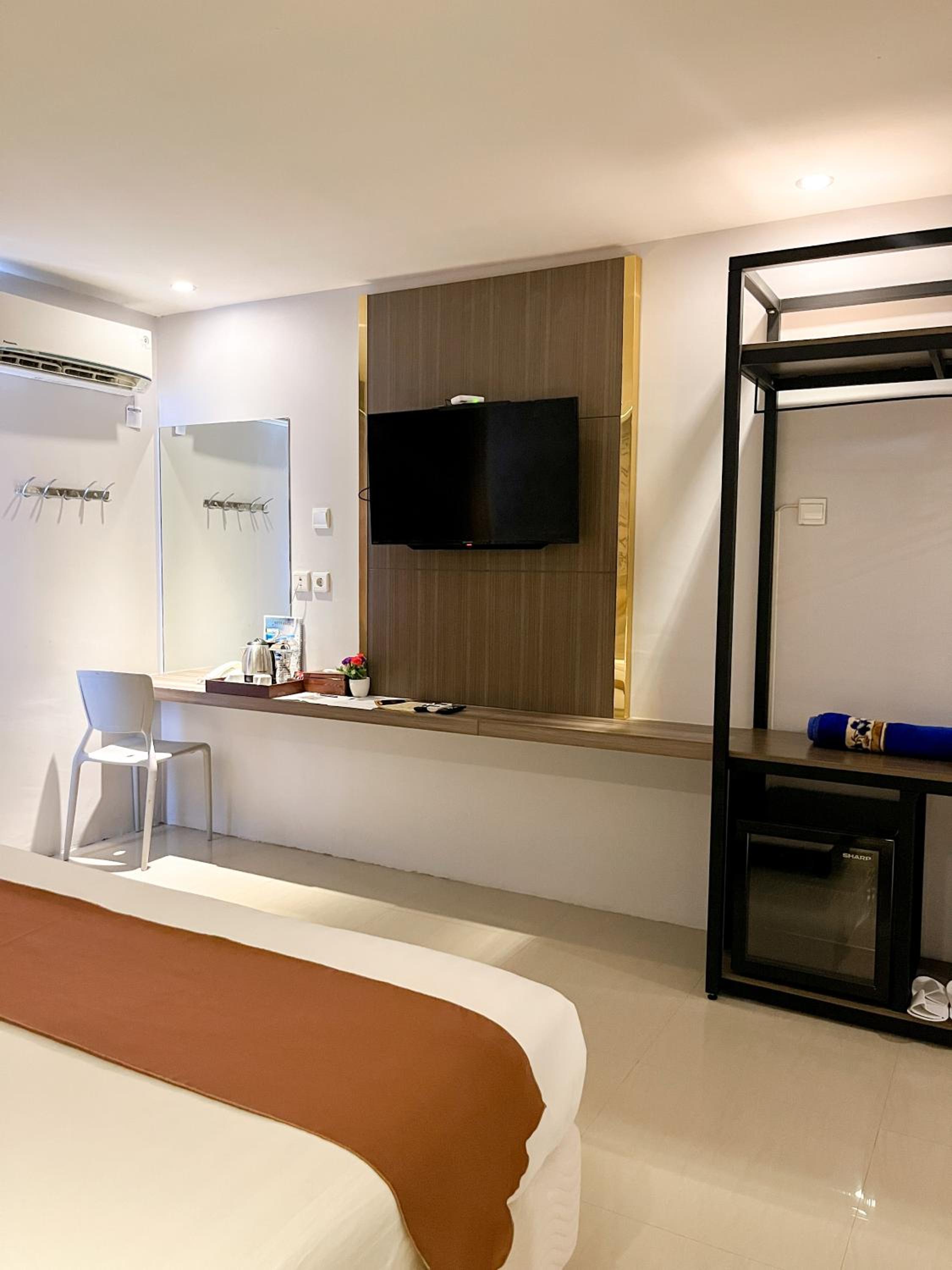 Deluxe King Room - Photo 3