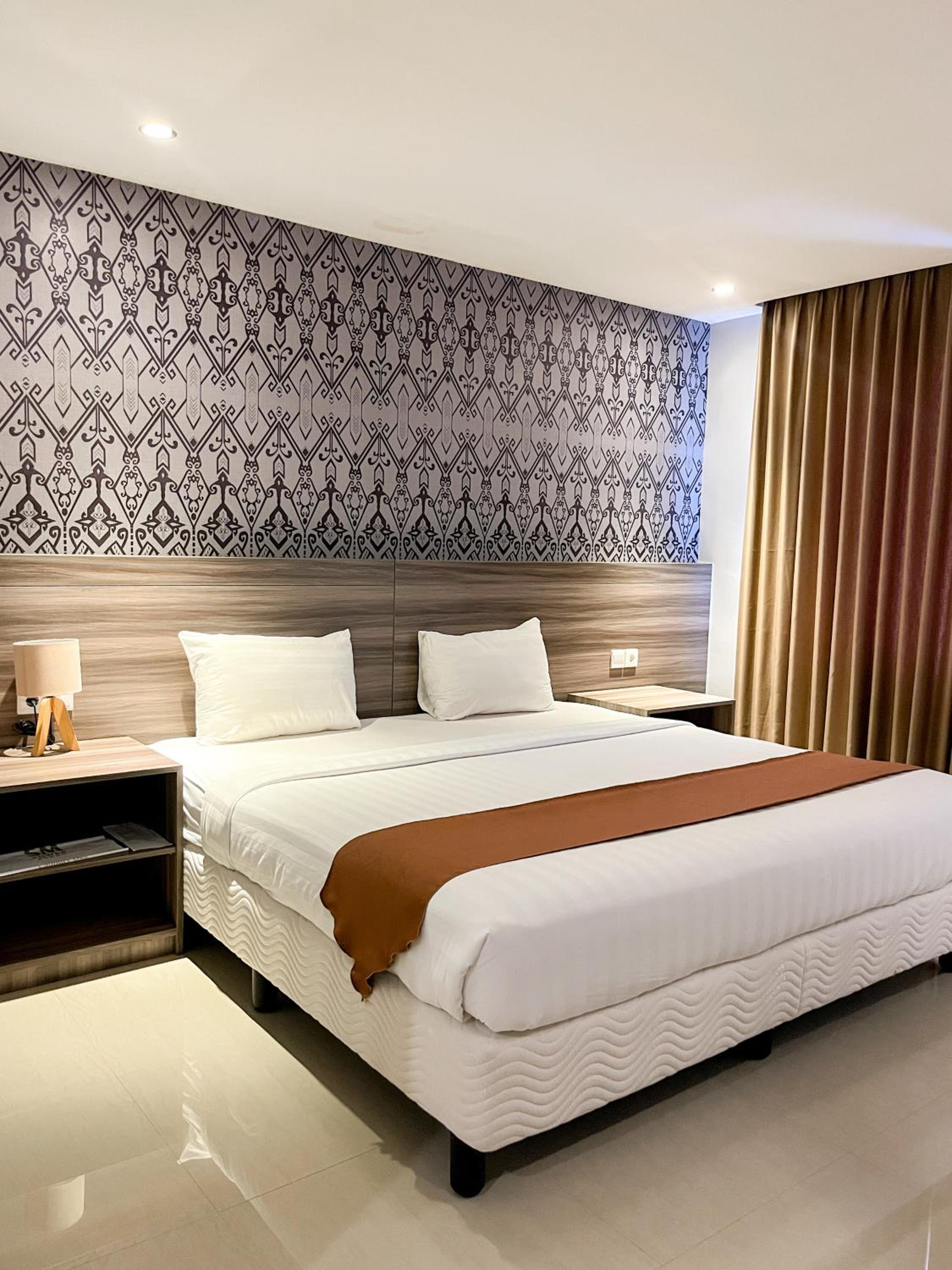 Deluxe King Room - Photo 4