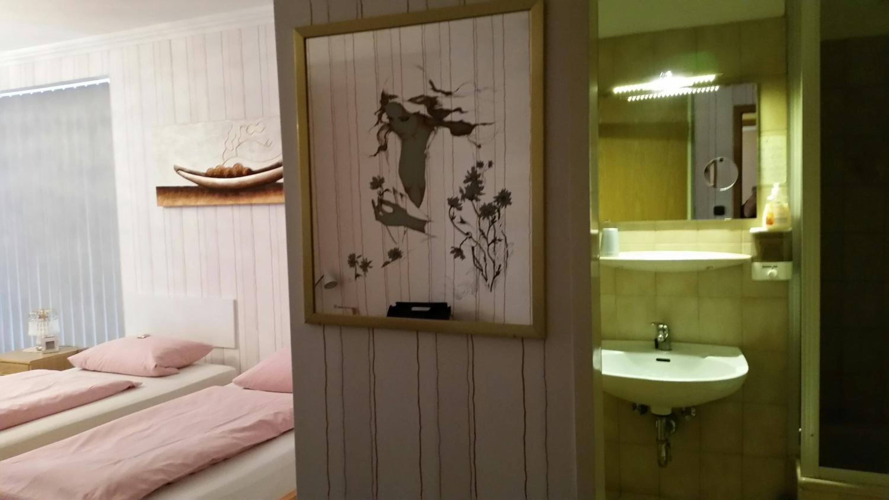Double Room - Photo 14