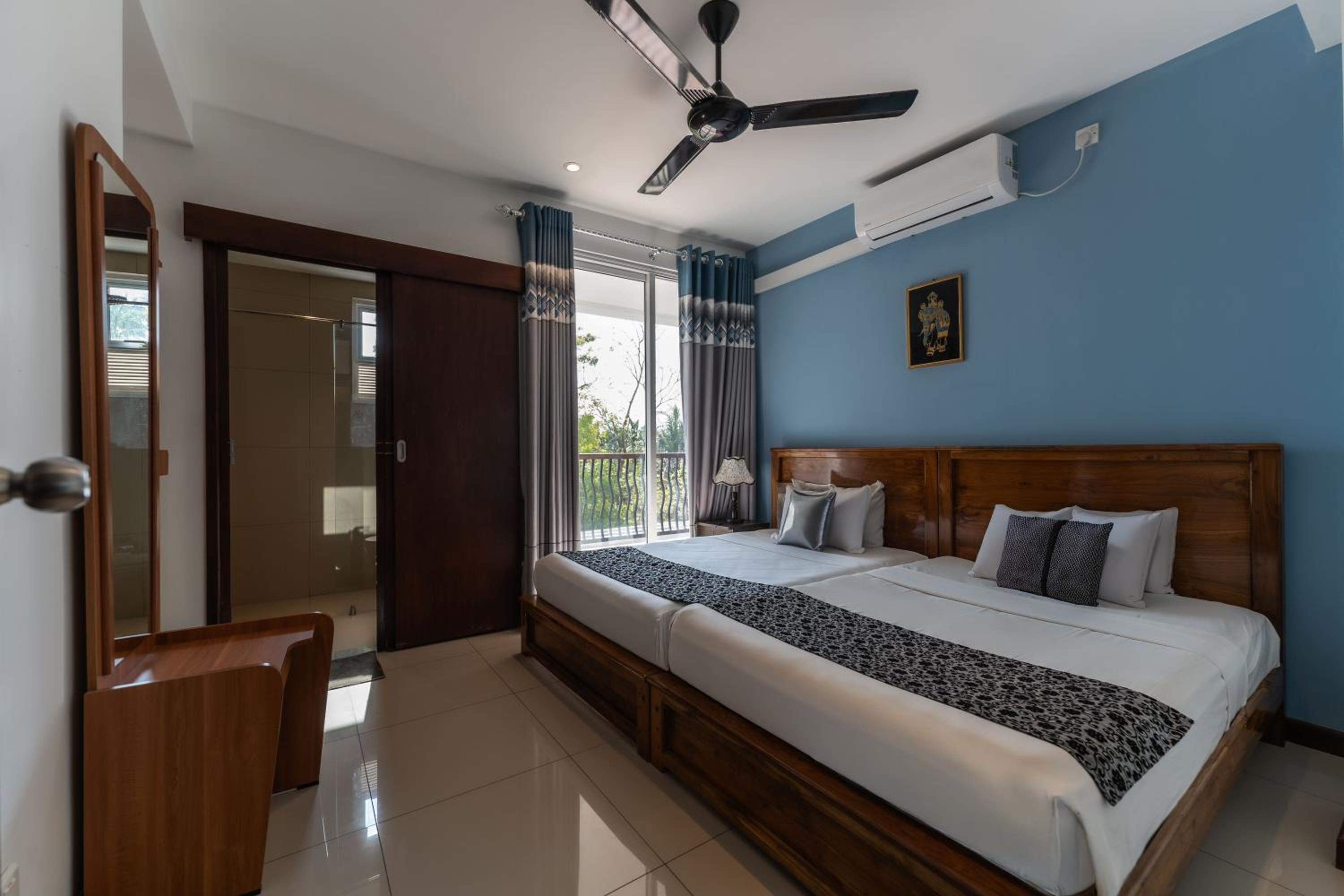 Two-Bedroom Deluxe Apartment with Balcony