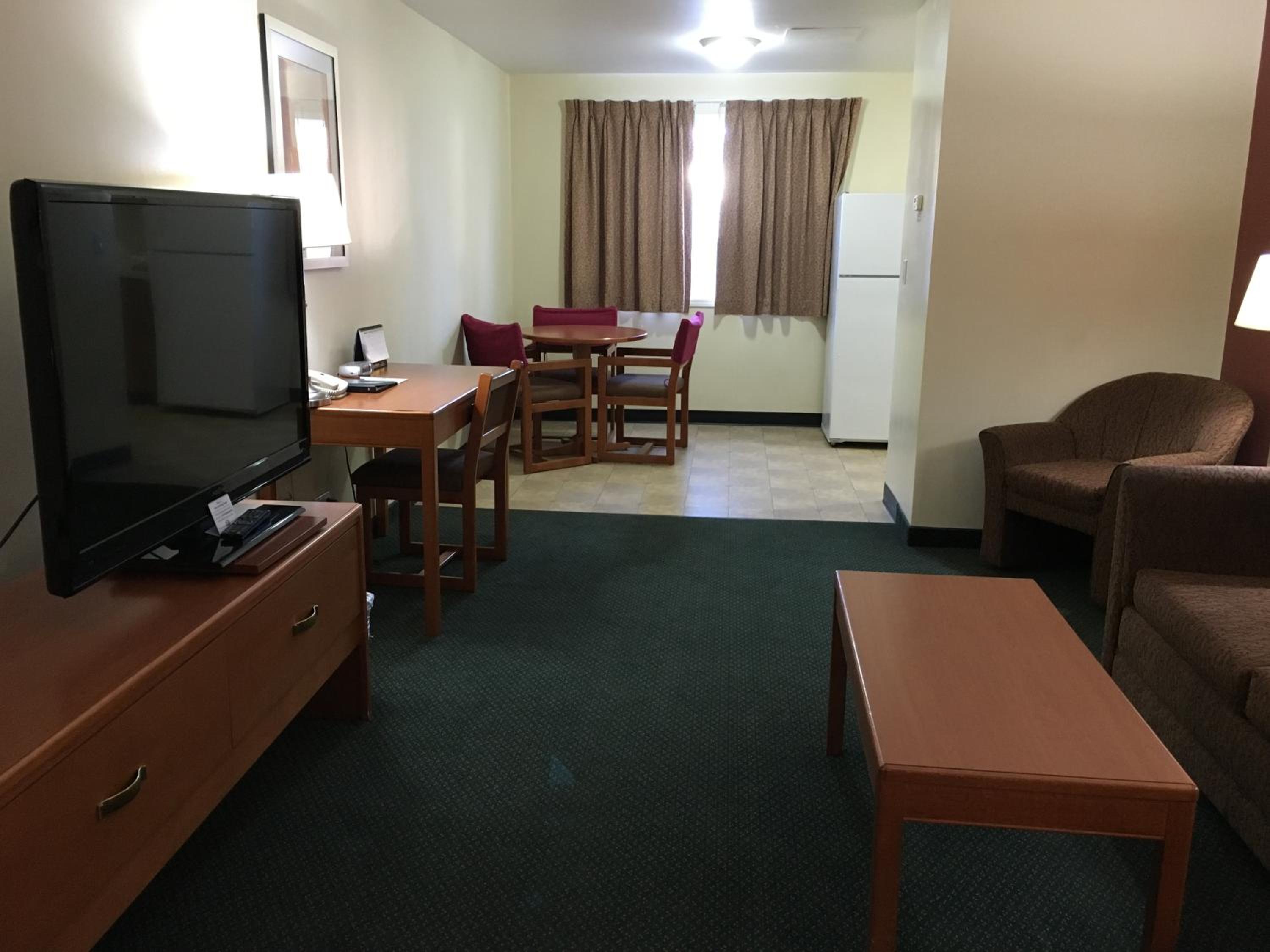 Deluxe Suite - Non Smoking photo 2