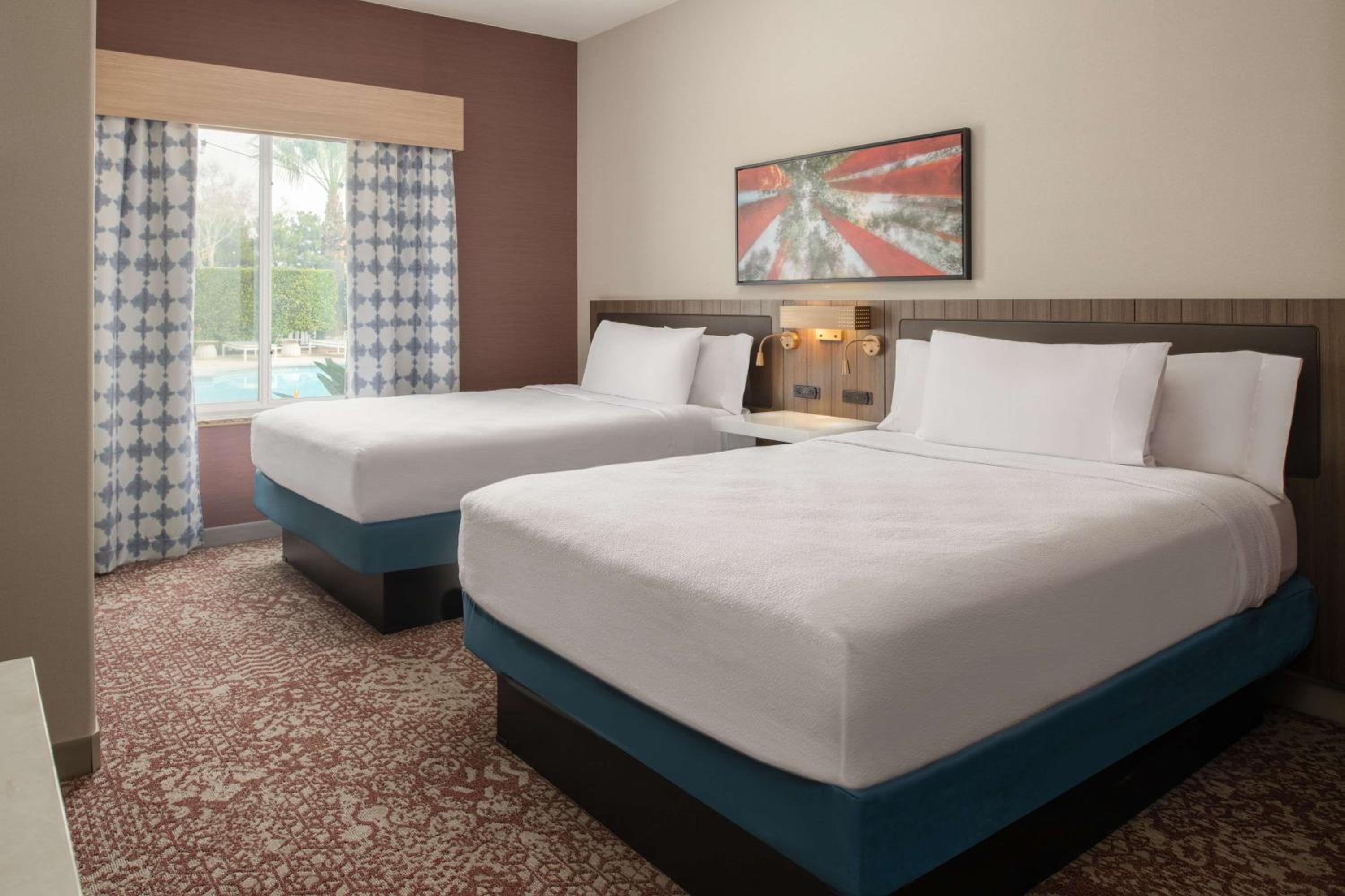 Junior Suite with Two Queen Beds - Photo 2