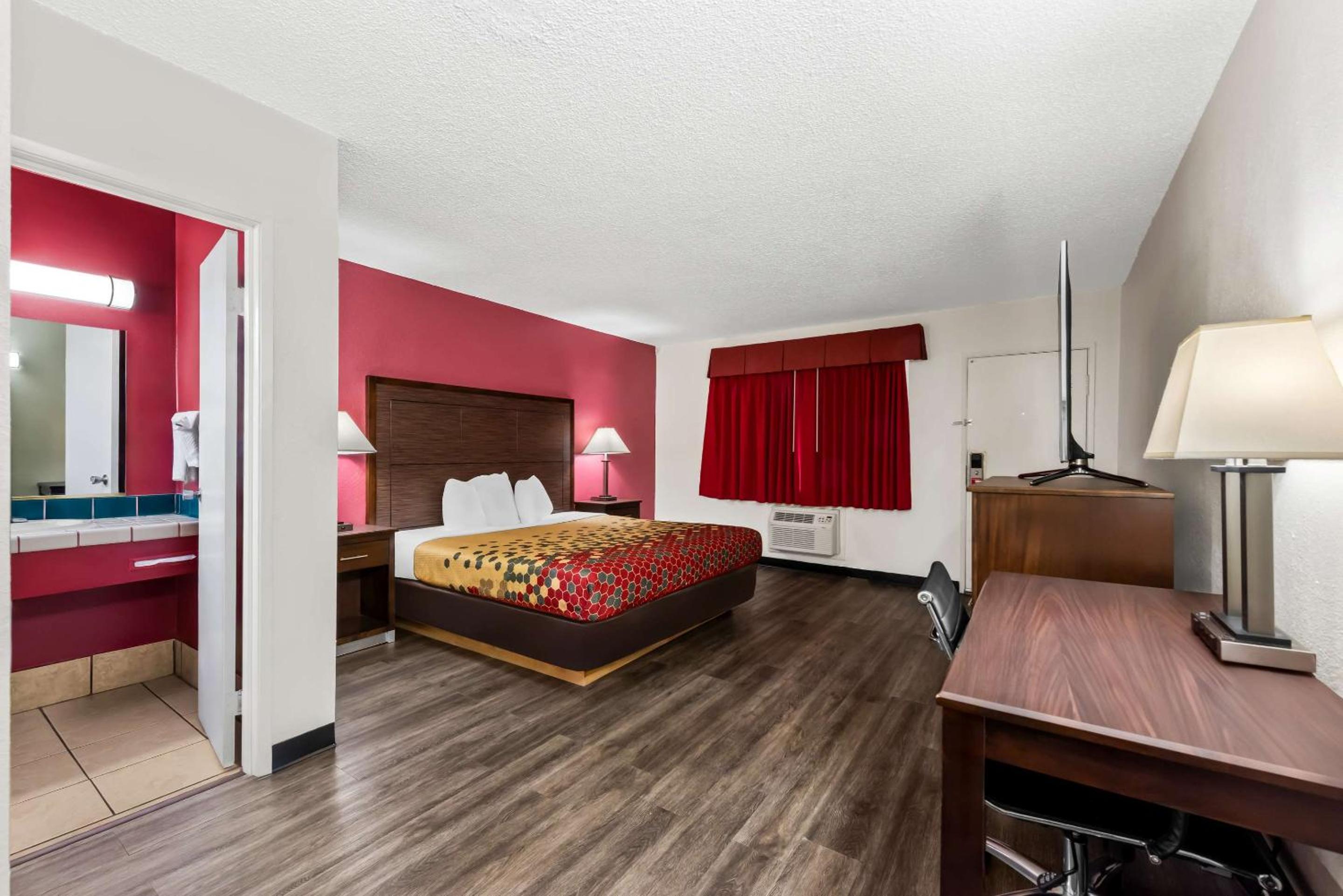 Large King Room - Non-smoking - Photo 3
