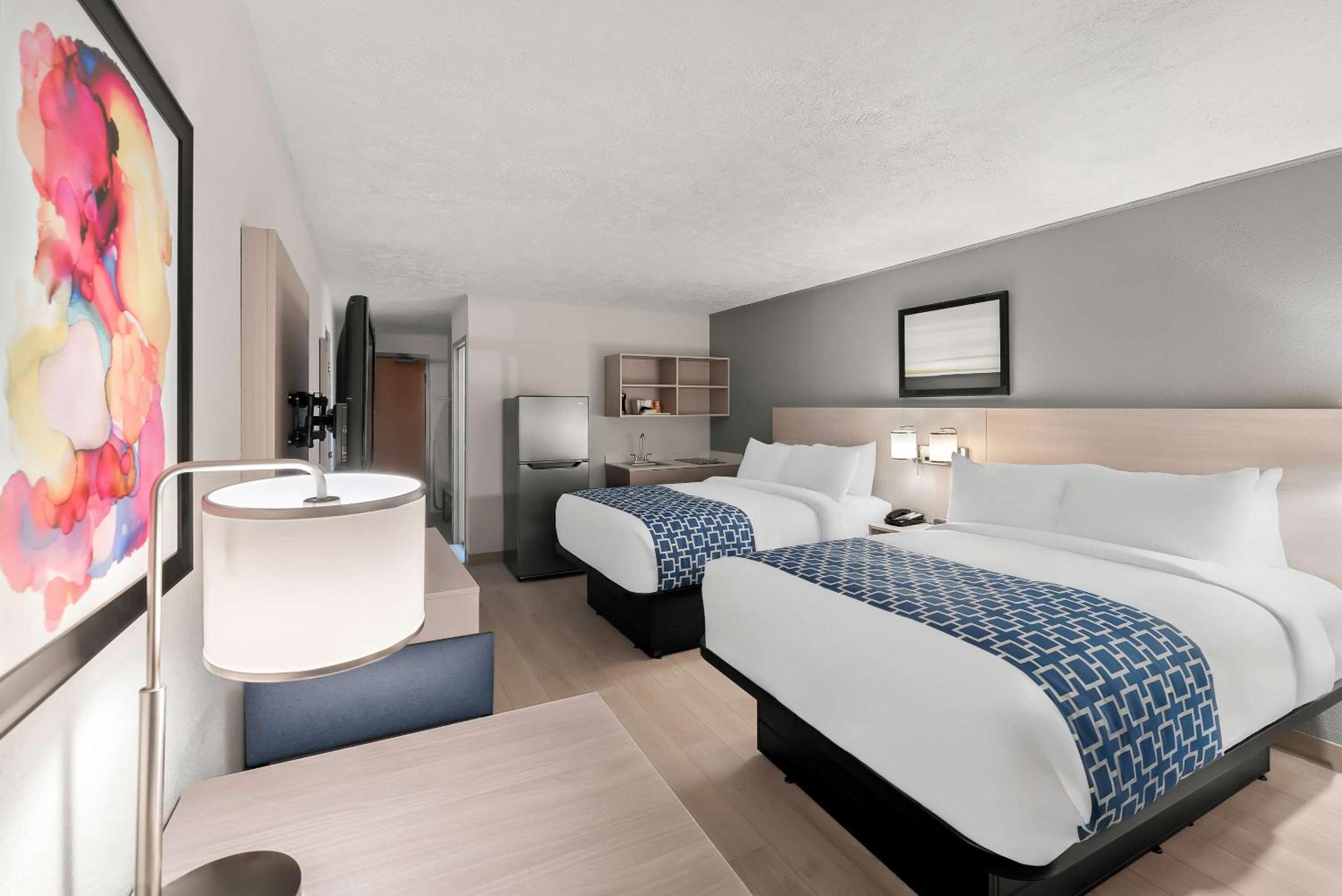 One Room Efficiency Suite with 2 Double Beds - Non Smoking