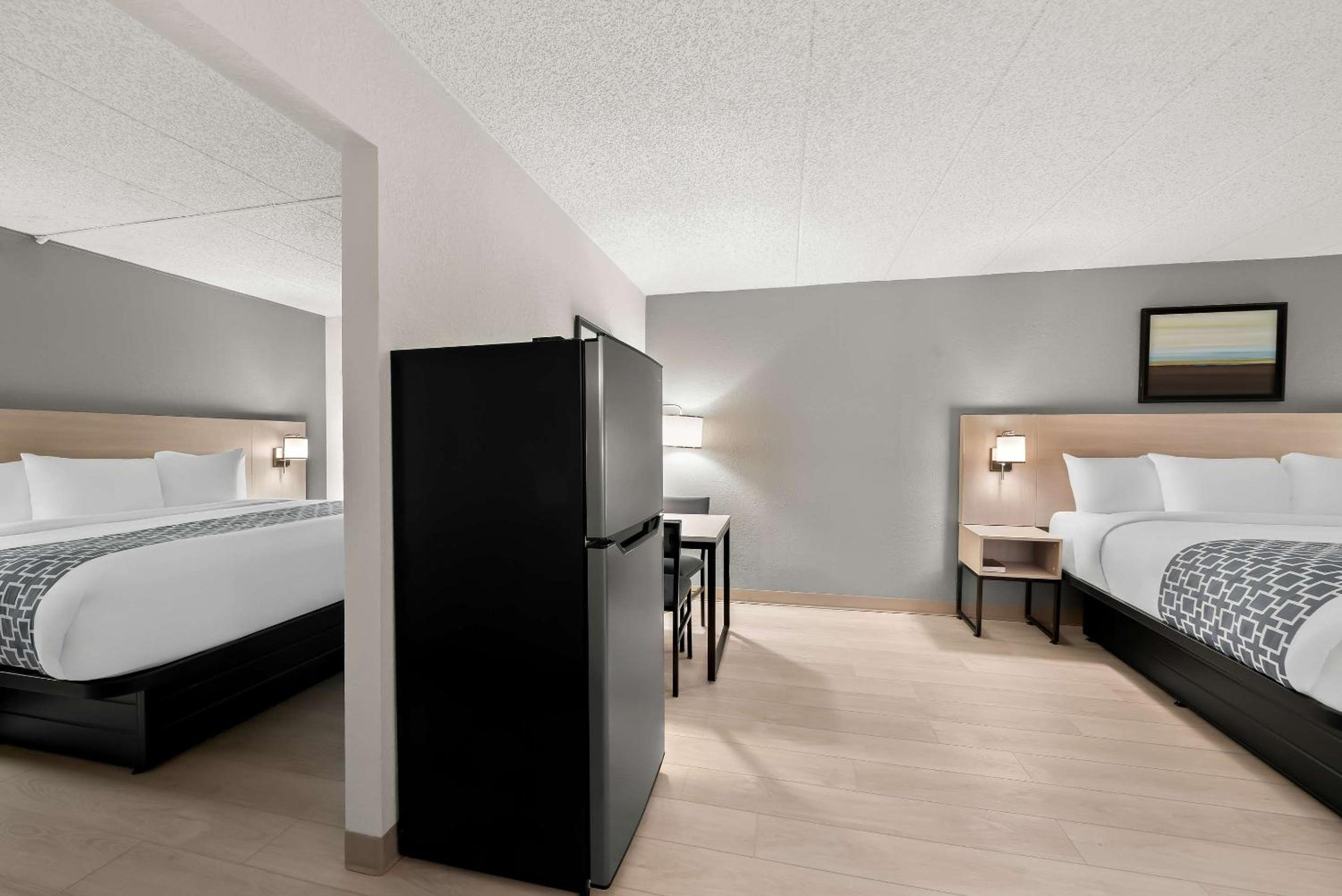 King Suite with Two King Beds Kitchenette - Non-Smoking photo 3