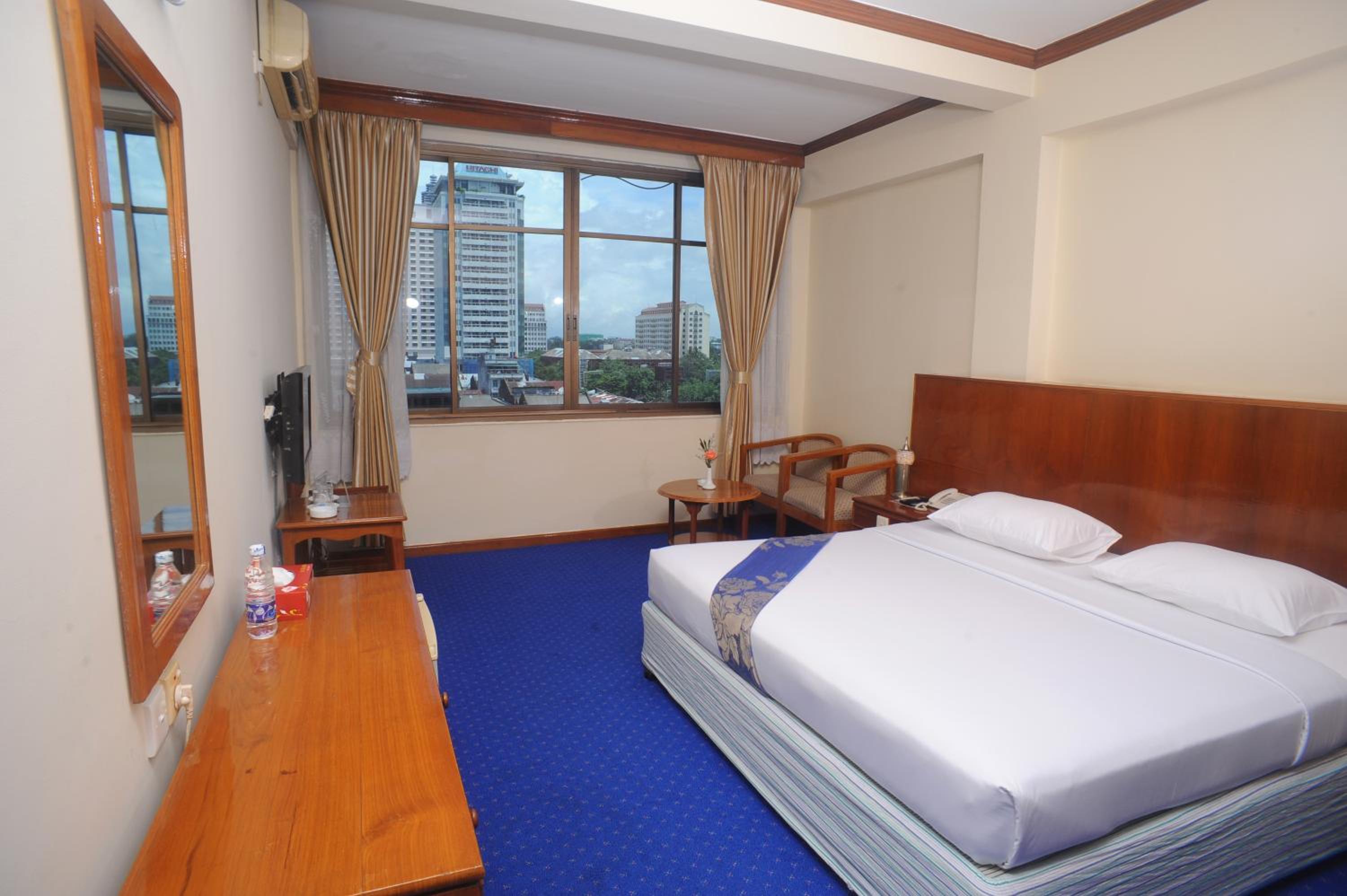 Superior Twin Room With City View photo 2