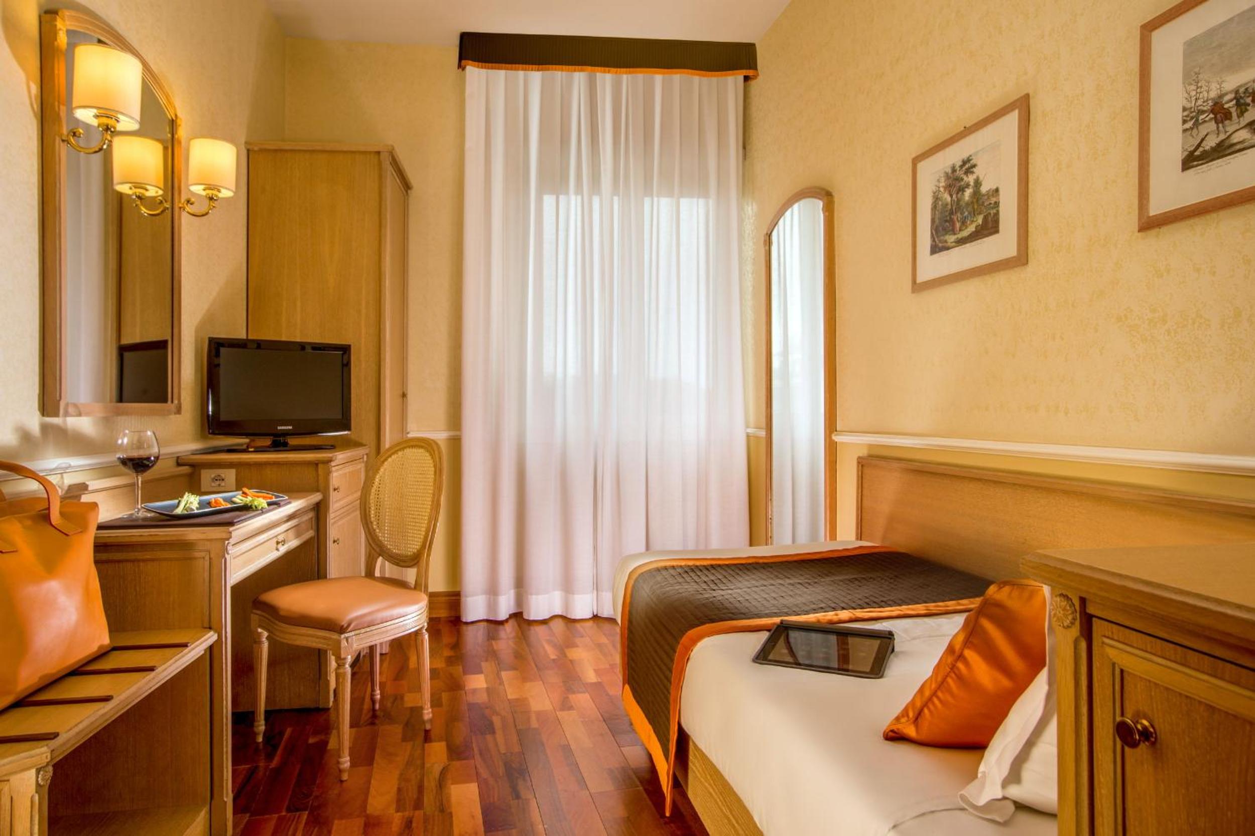 Single Room photo 1
