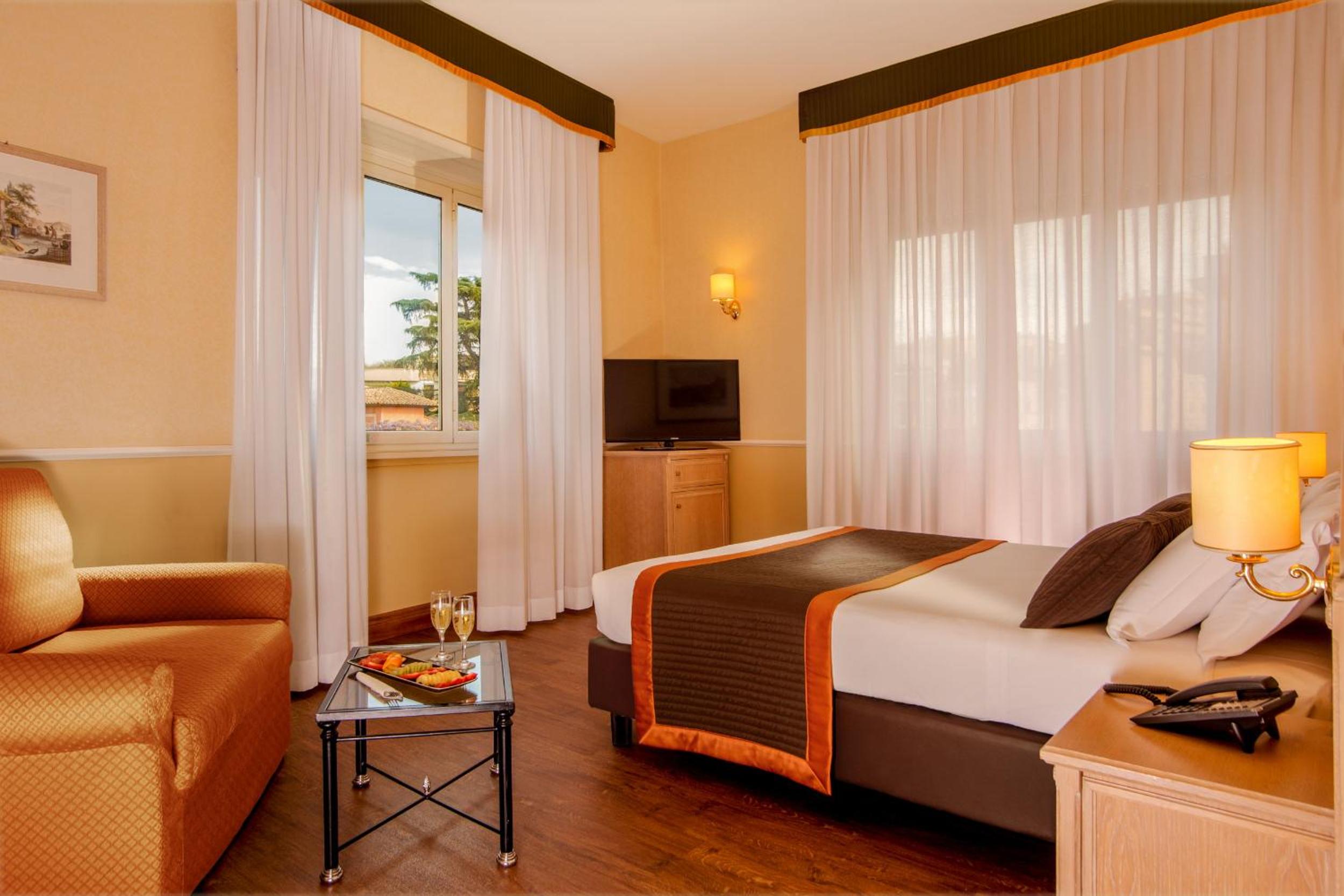 Economy Double Room photo 3
