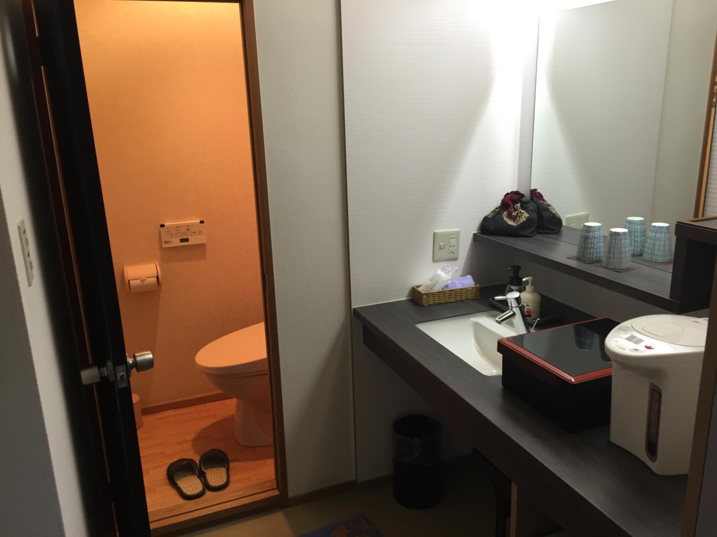 Japanese-Style Standard Room with Shared Bathroom and Private Toilet photo 3