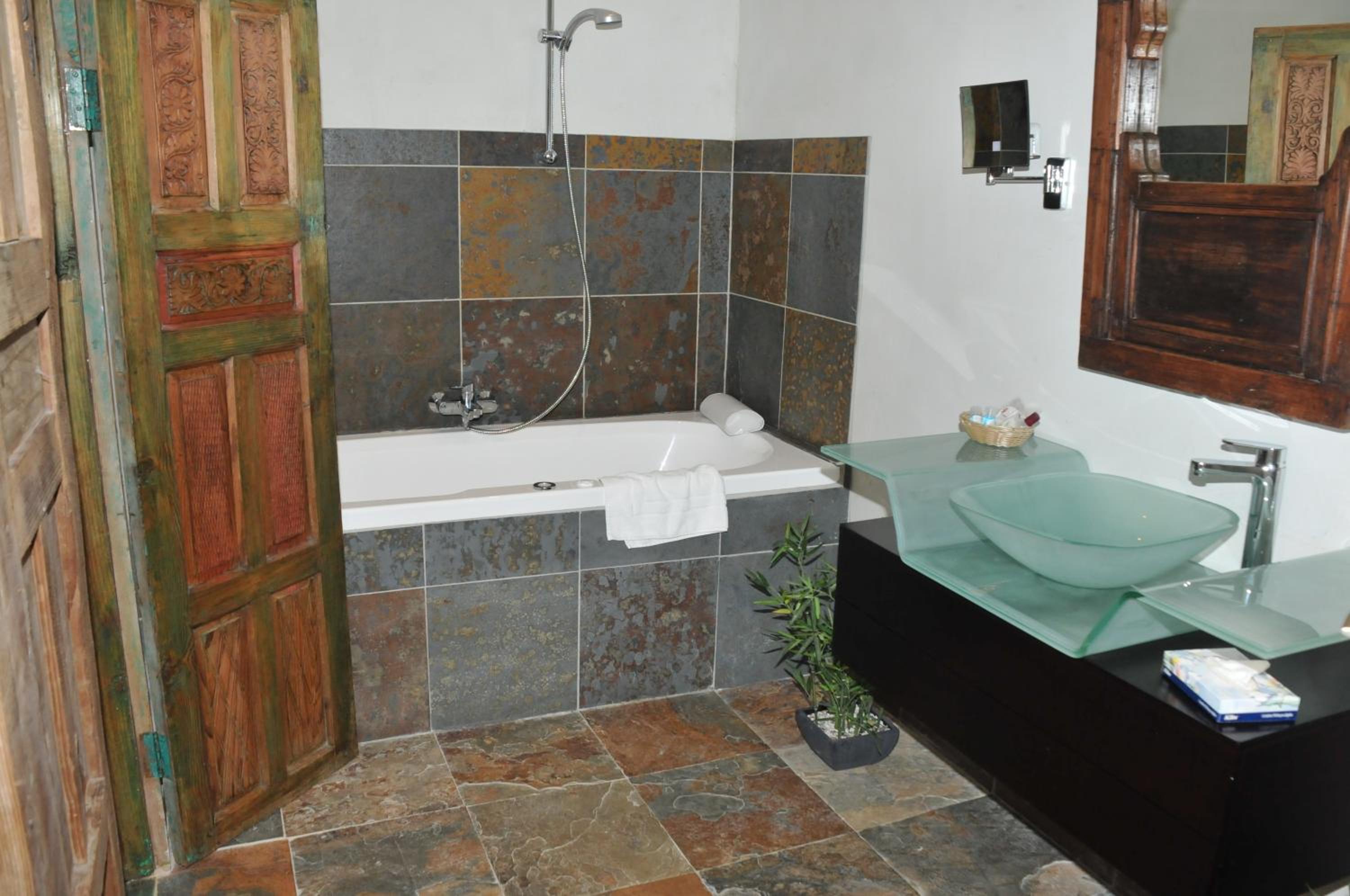 Double Room - Photo 8