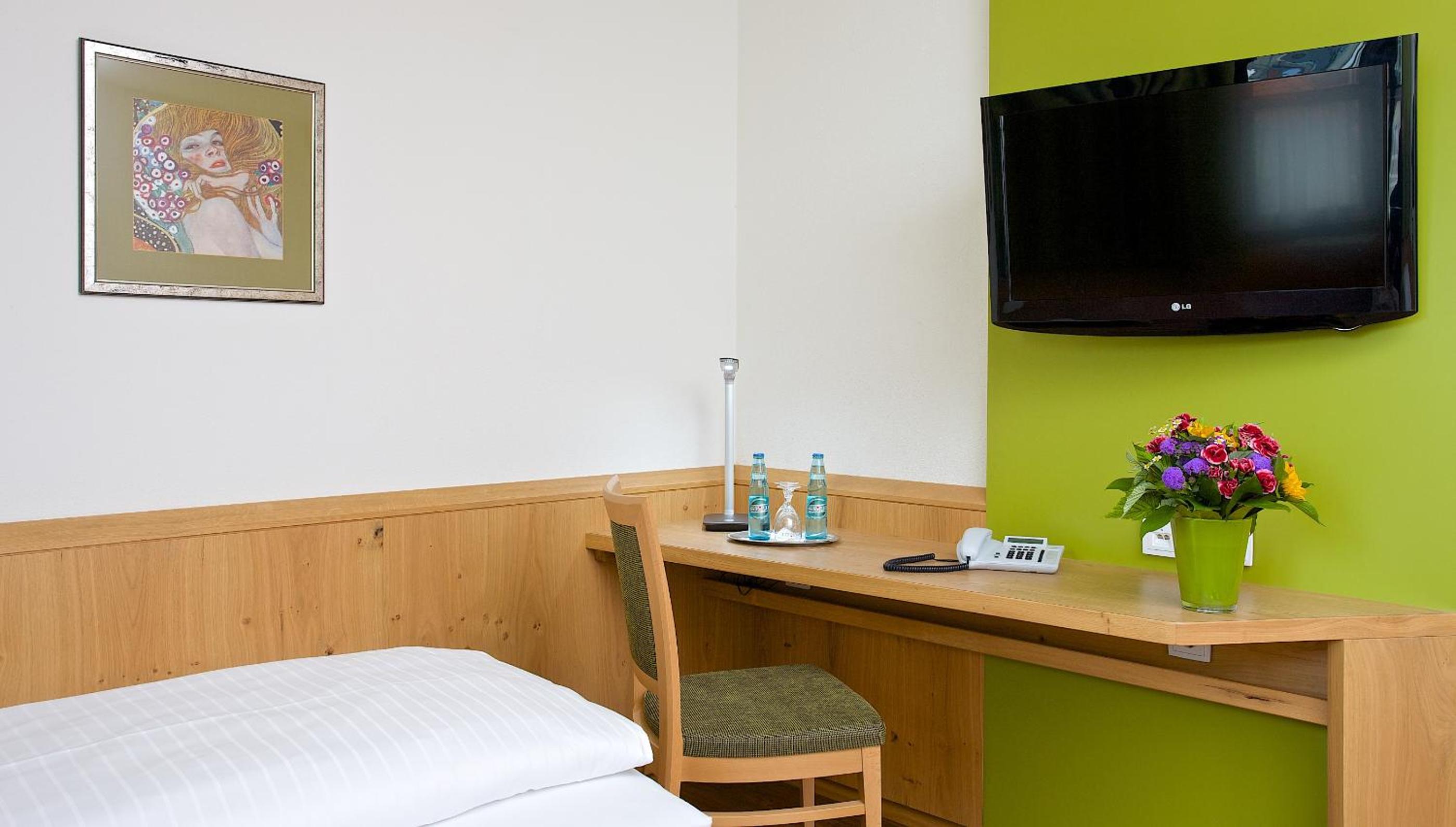 Single Room photo 3