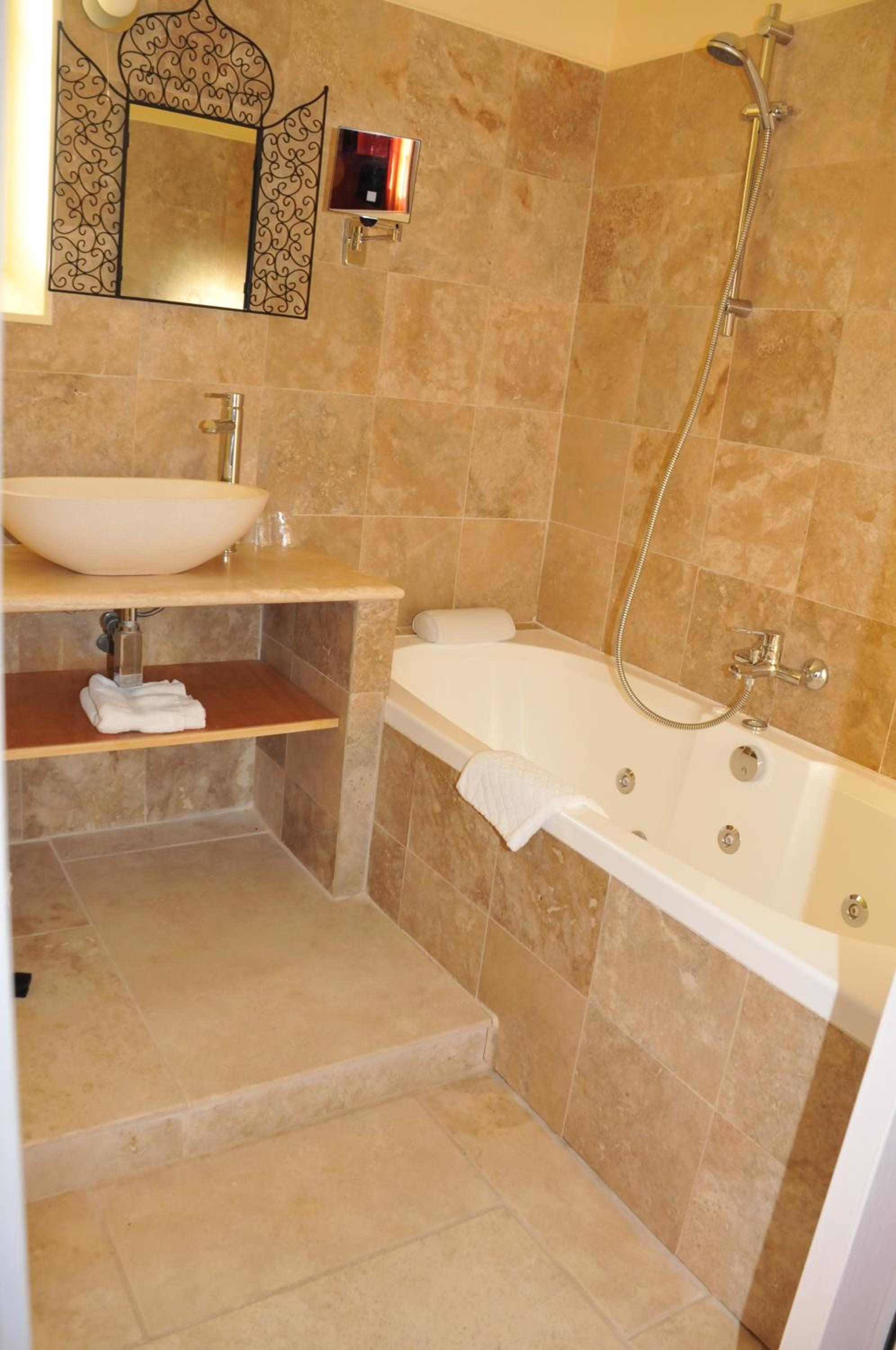 Double Room - Photo 10