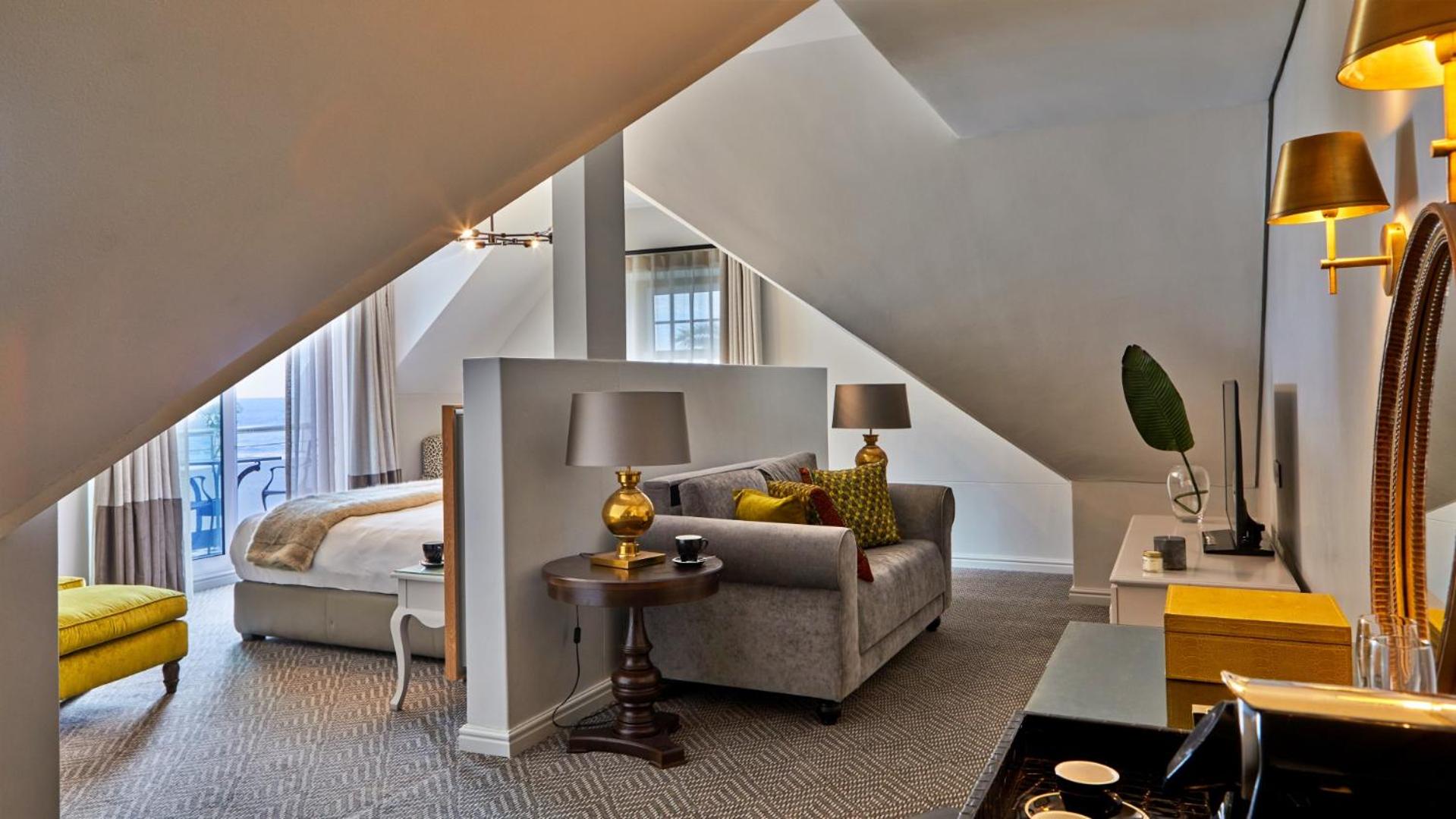 Luxury Balcony Suite photo 2