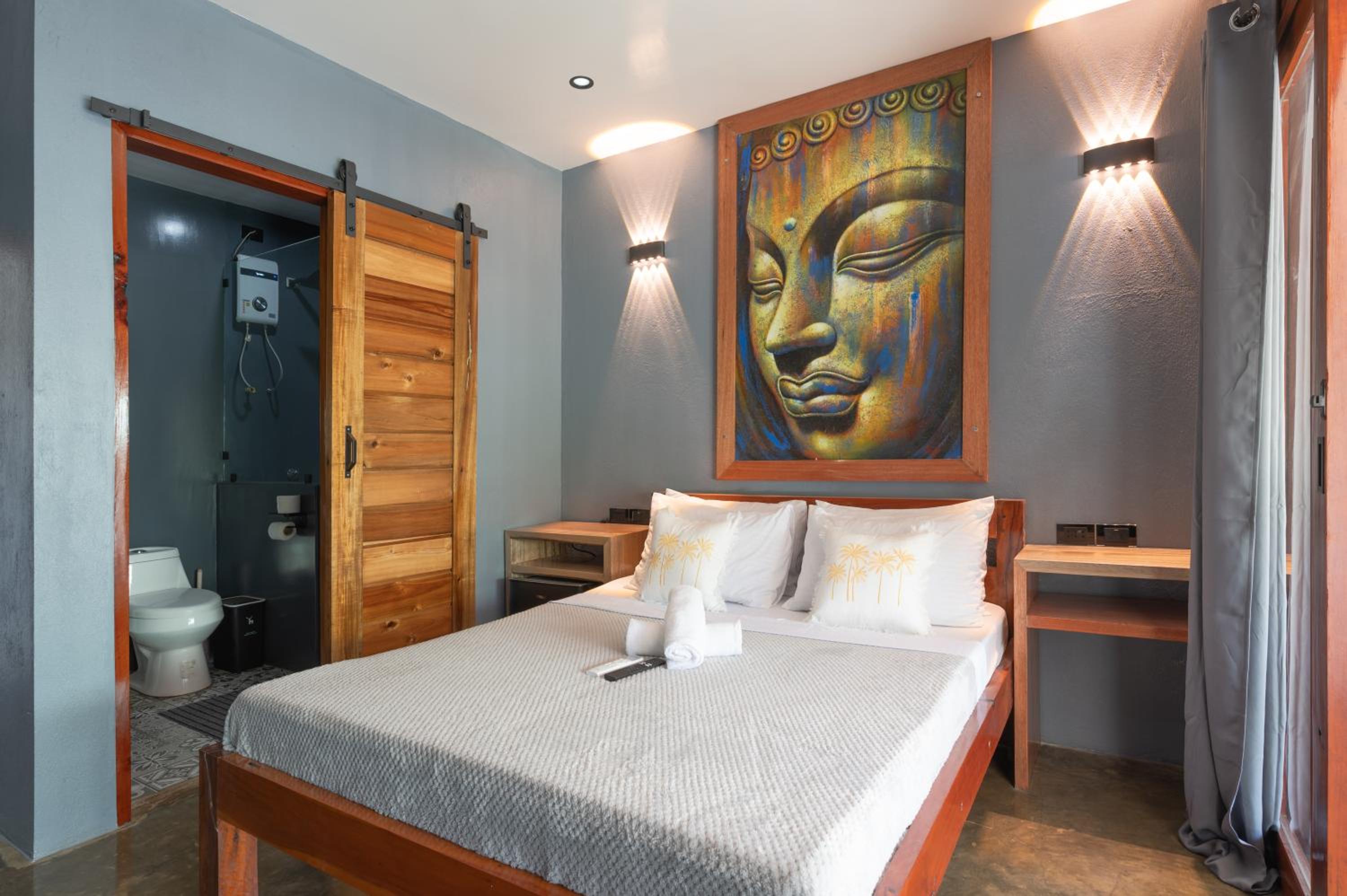 Deluxe Double Room - Photo 17