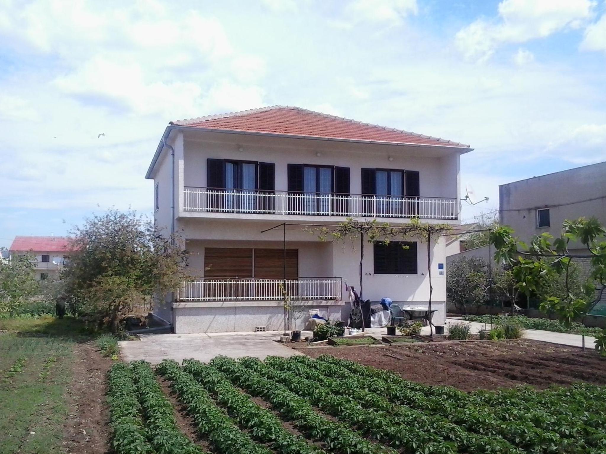 Apartment with Balcony - Photo 10