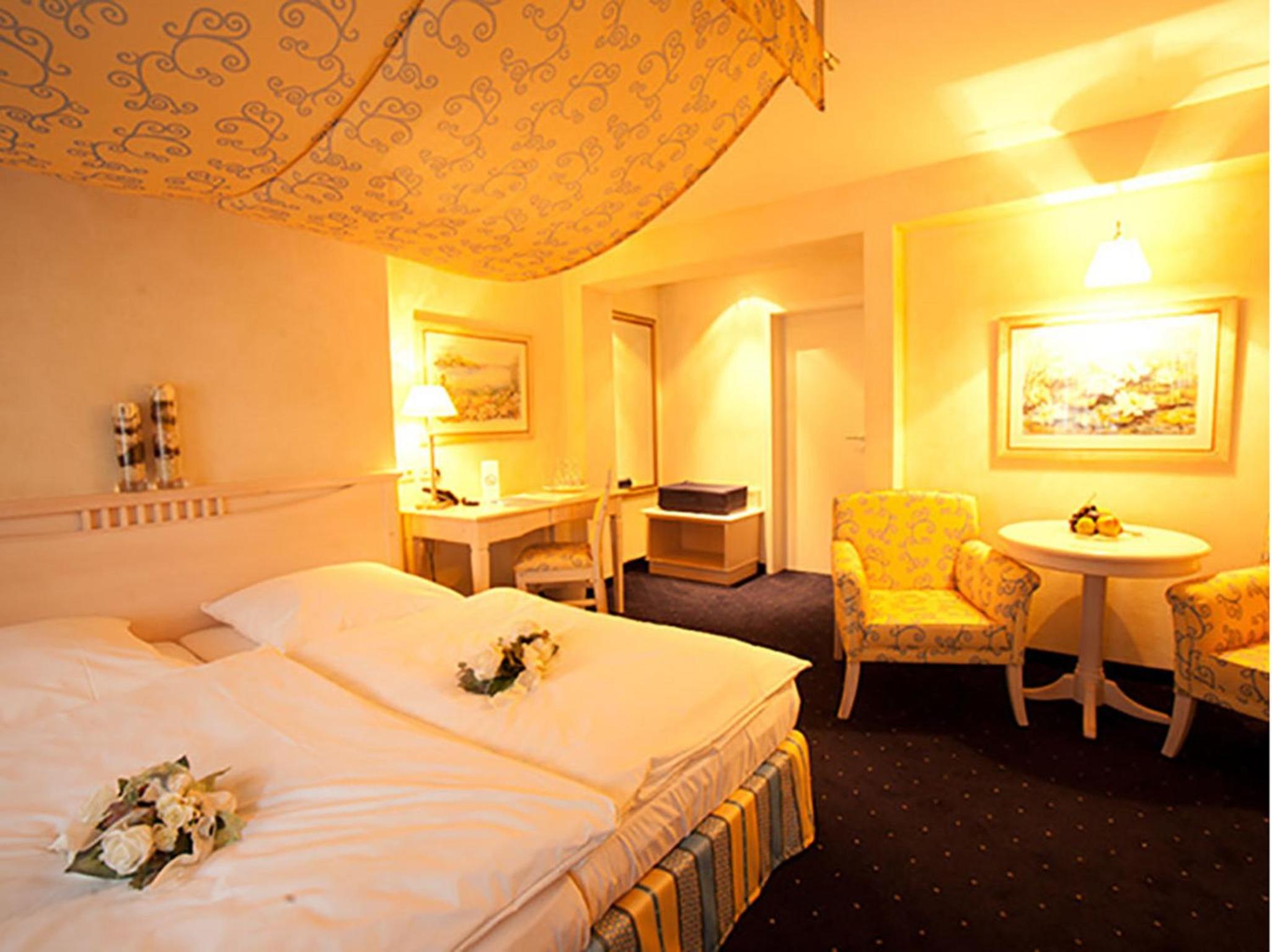 Deluxe Double Room with Shower - Photo 4