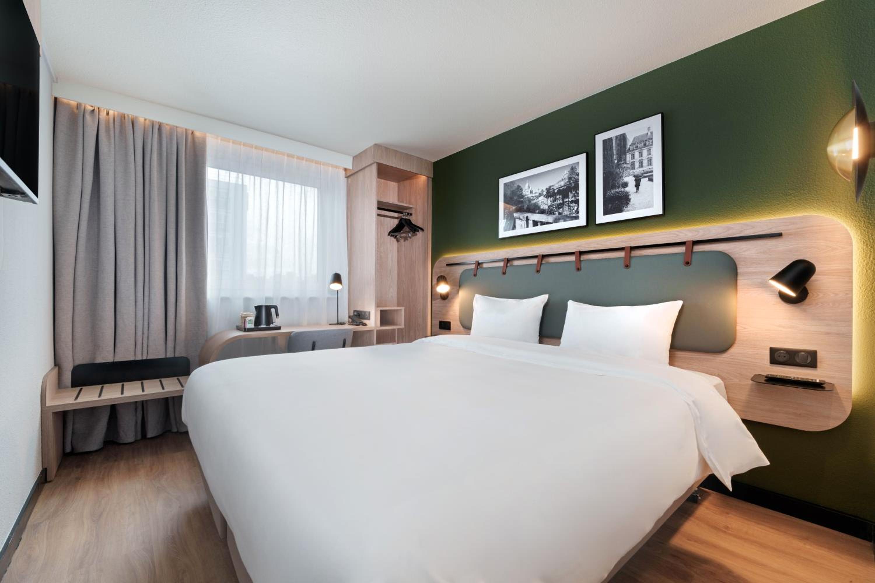 Standard Room - 1 Queen Bed - Photo 2