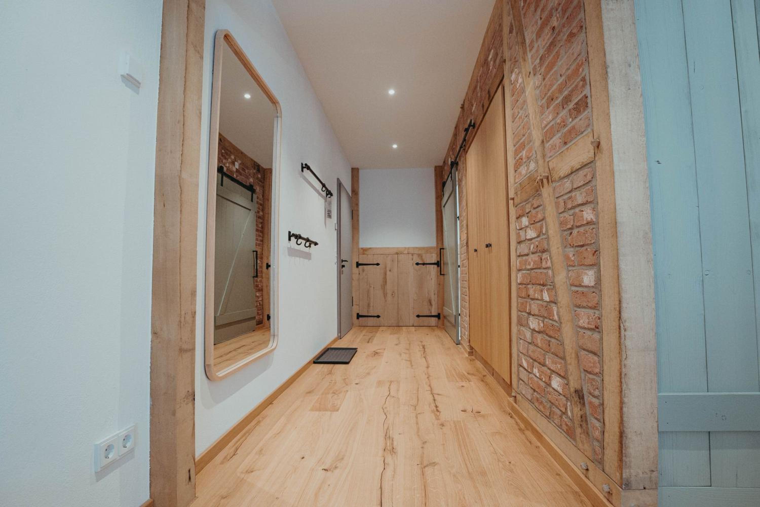Family Room - Disability Access - Photo 7