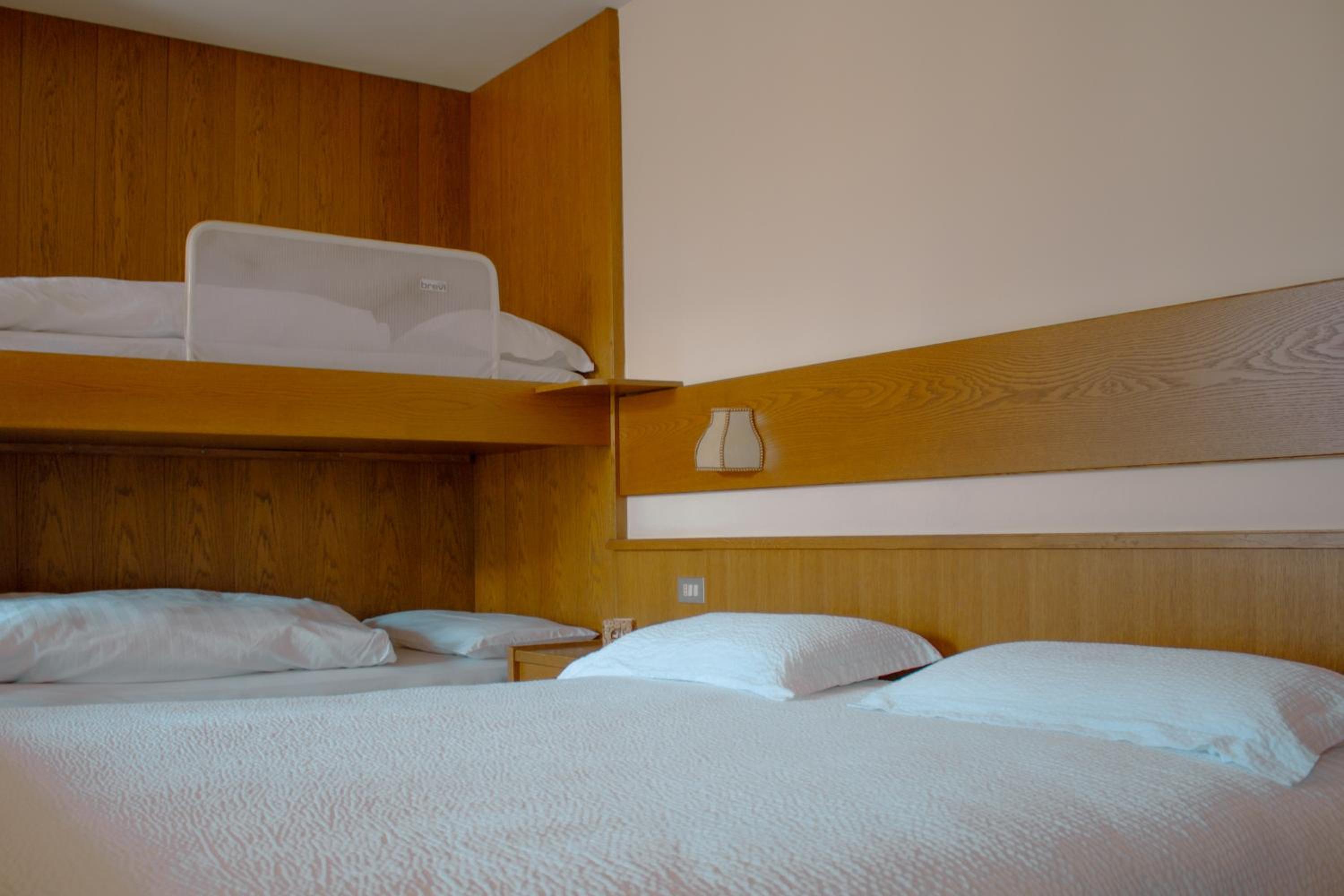 Superior Quadruple Room photo 3