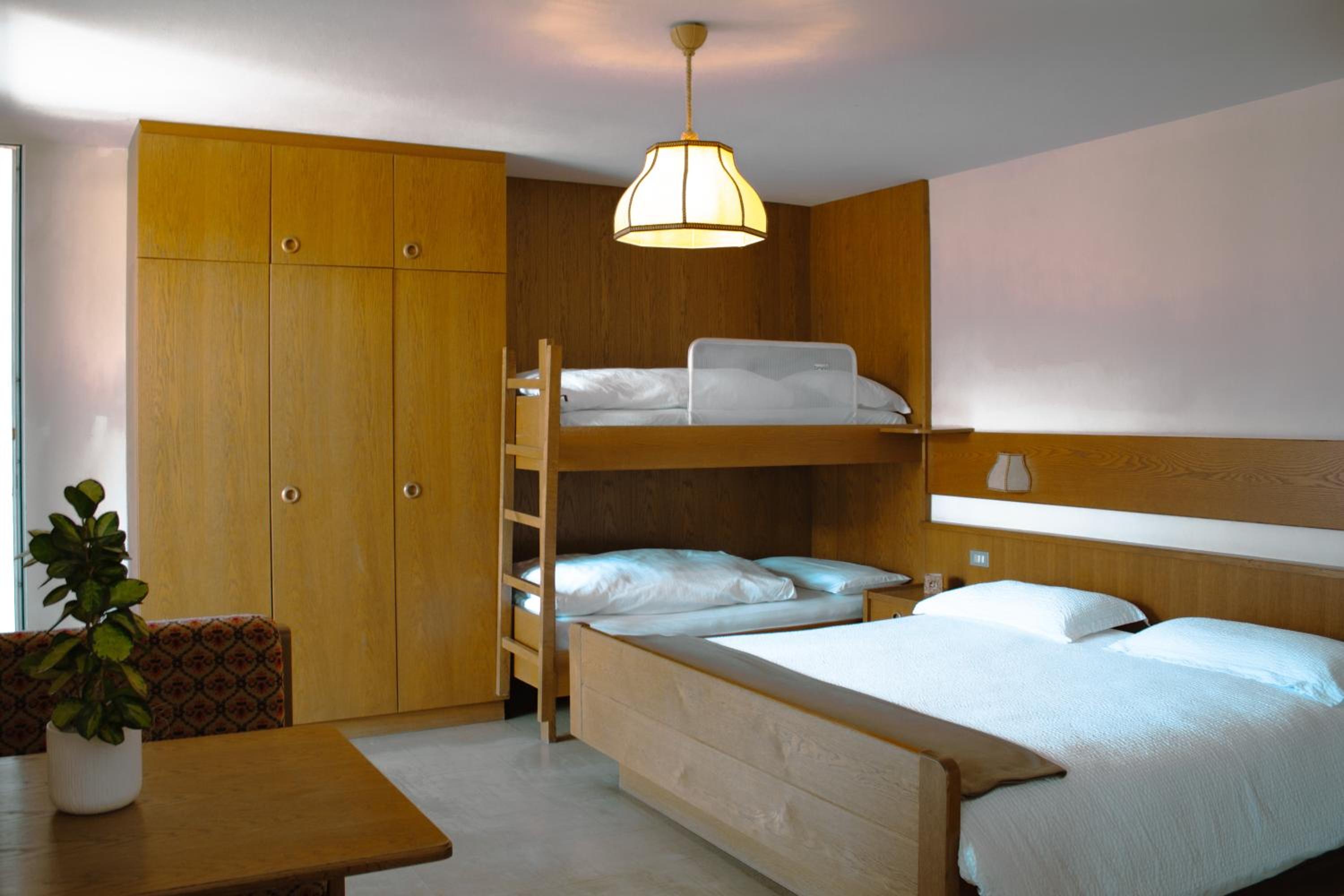 Superior Quadruple Room photo 2