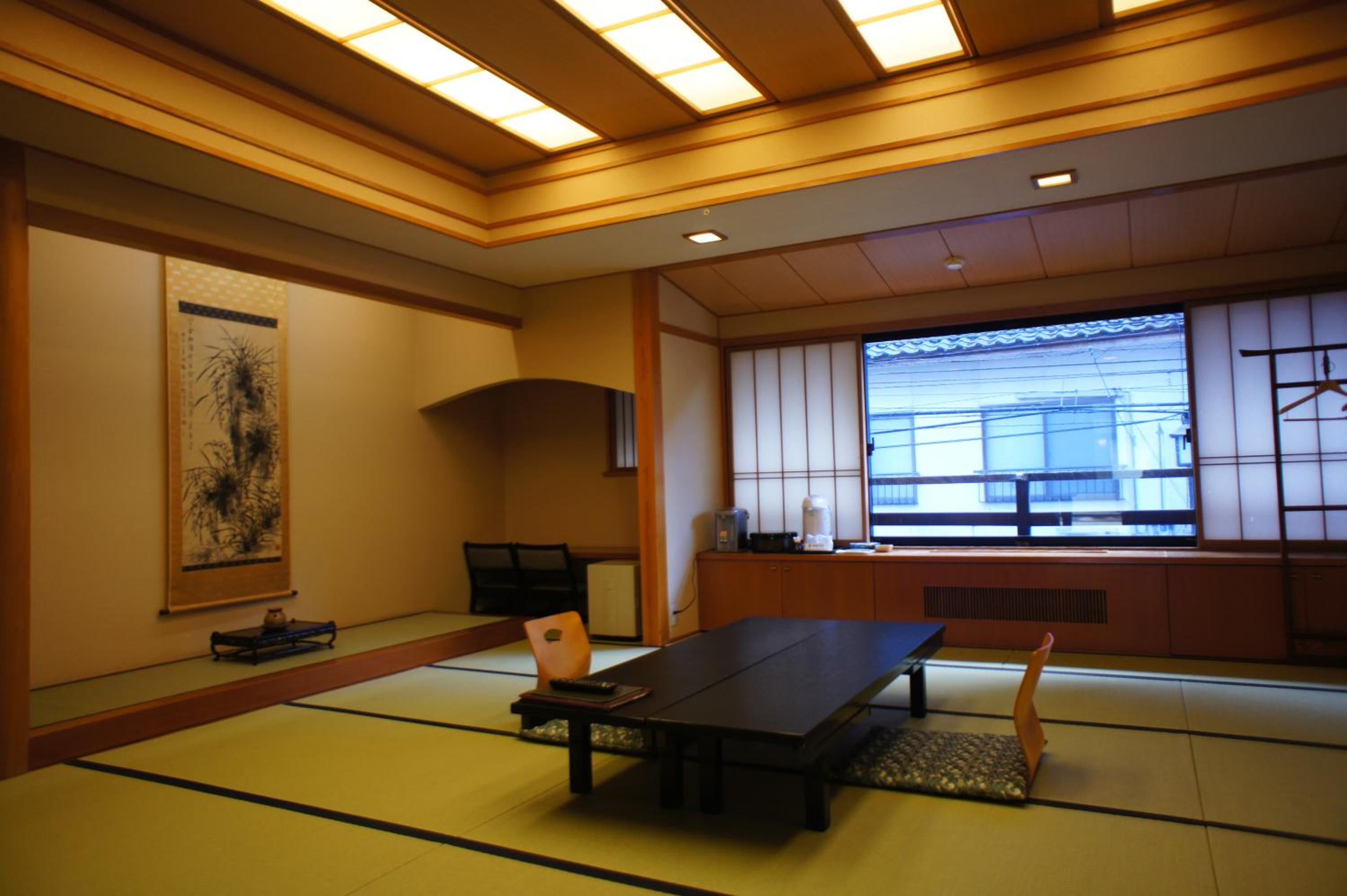 Japanese-Style Family Room - Main Building - Photo 2