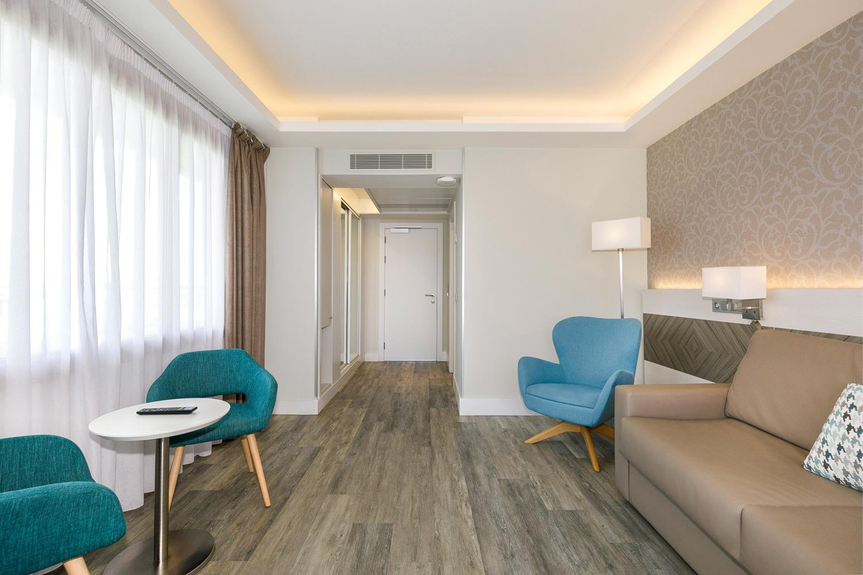 Sol Suite (2 Adults + 2 Children)
