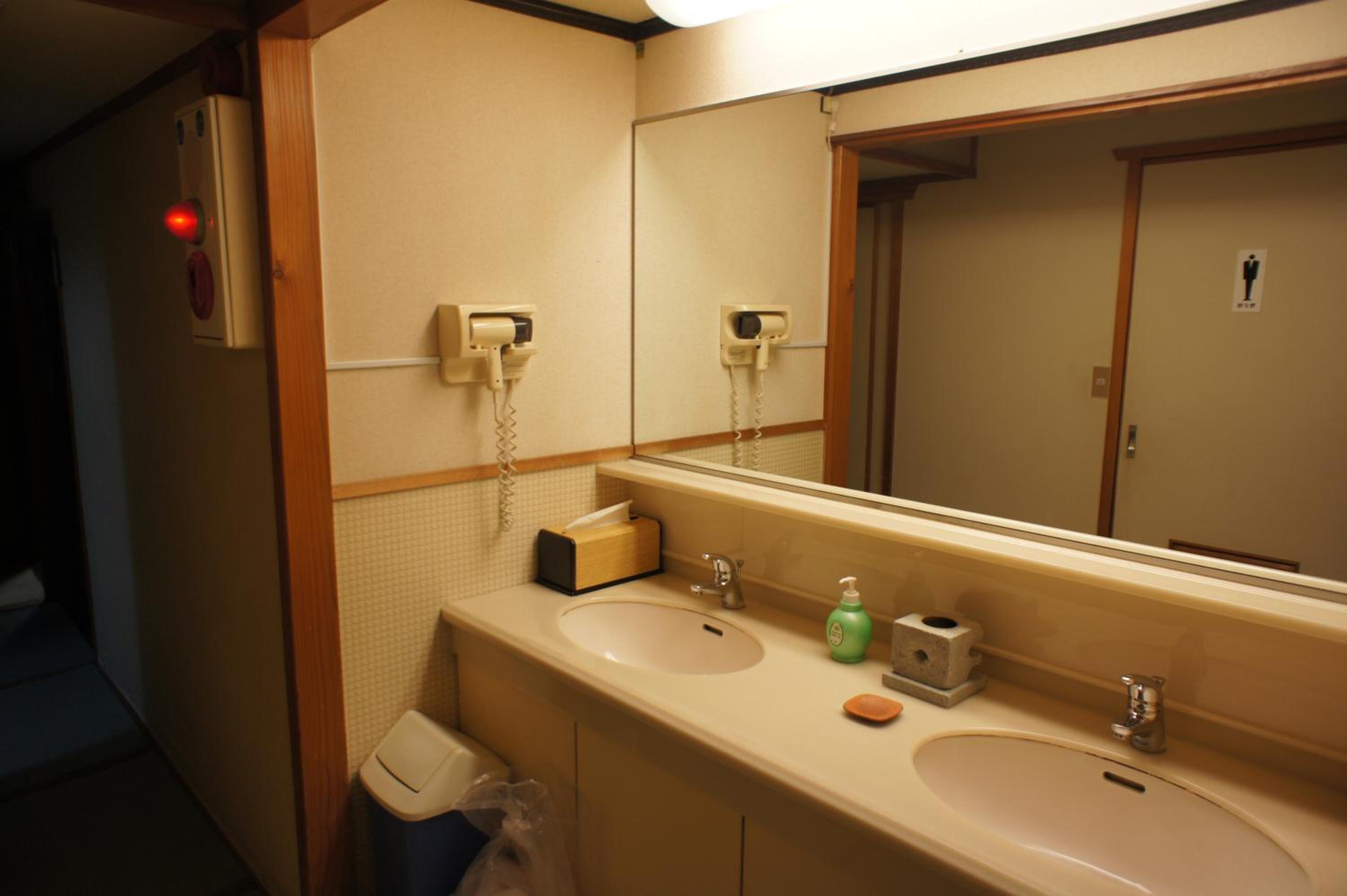 Japanese-Style Room - East Building - Photo 3