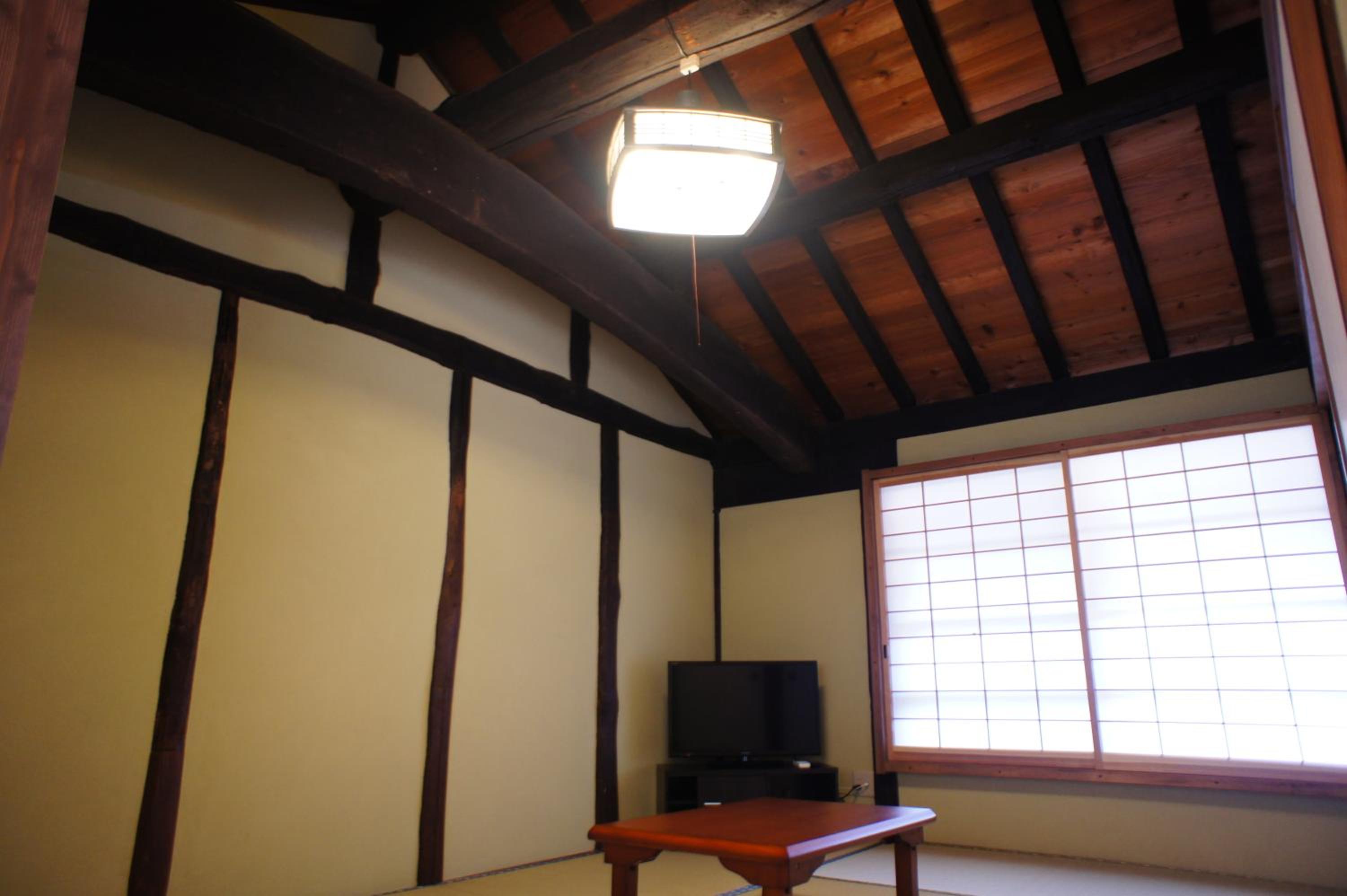 Japanese-Style Townhouse - Photo 2
