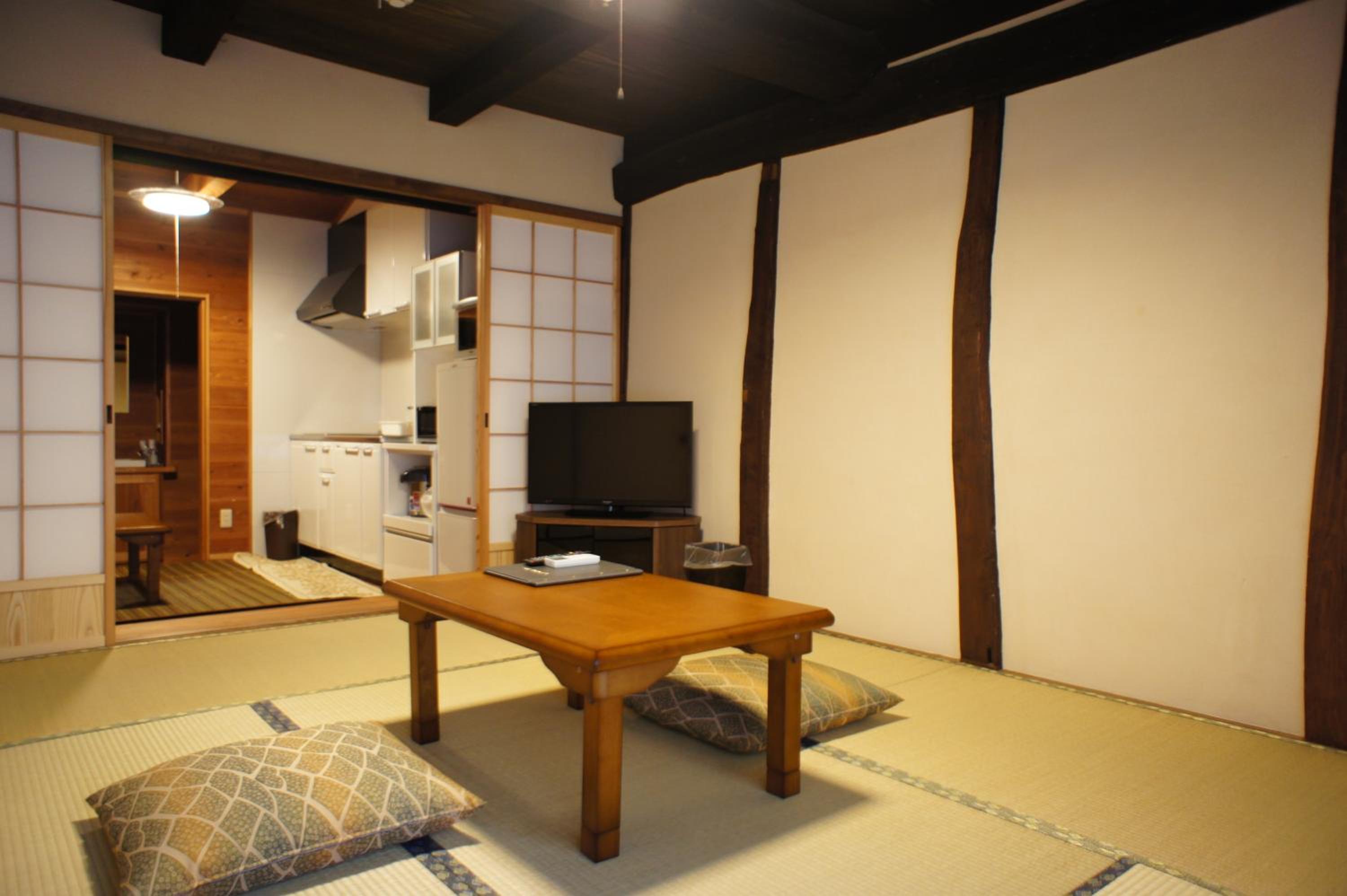 Japanese-Style Townhouse - Photo 1
