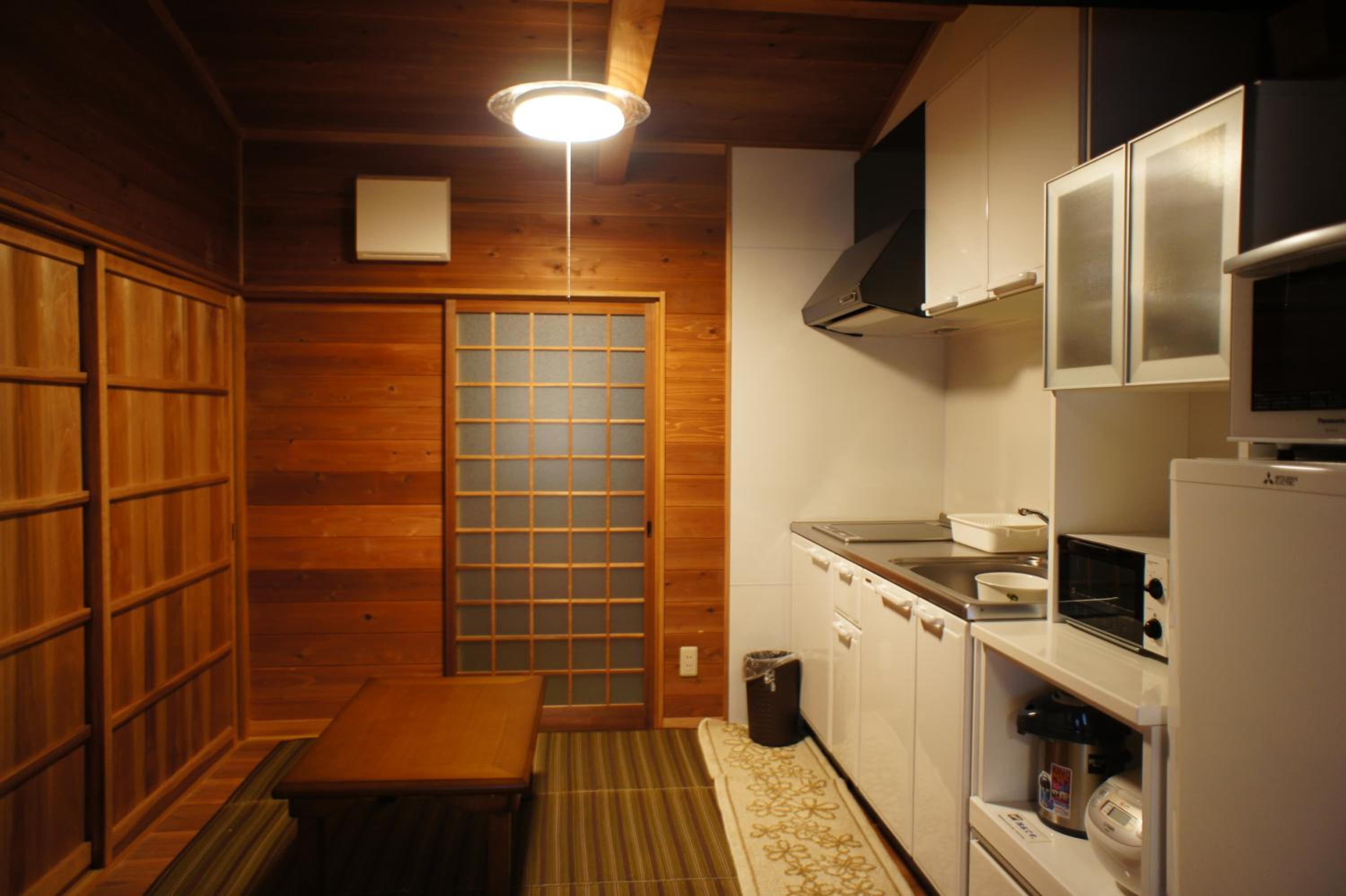 Japanese-Style Townhouse - Photo 6