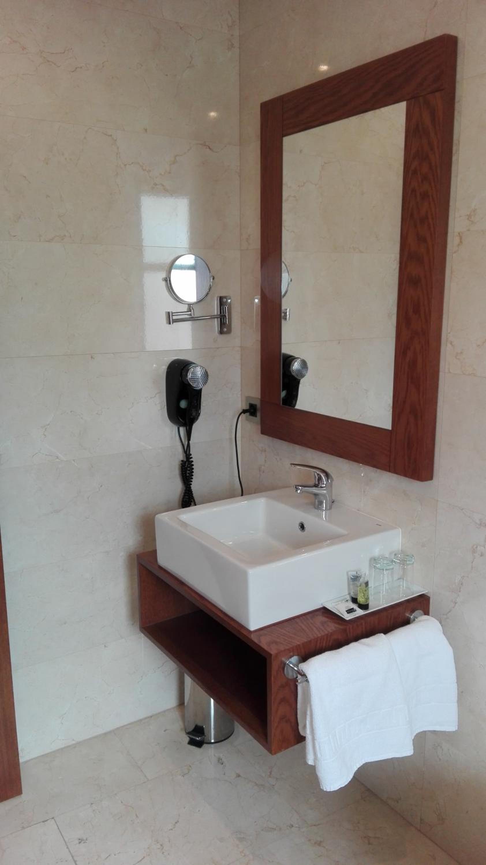 Double Room - Photo 10