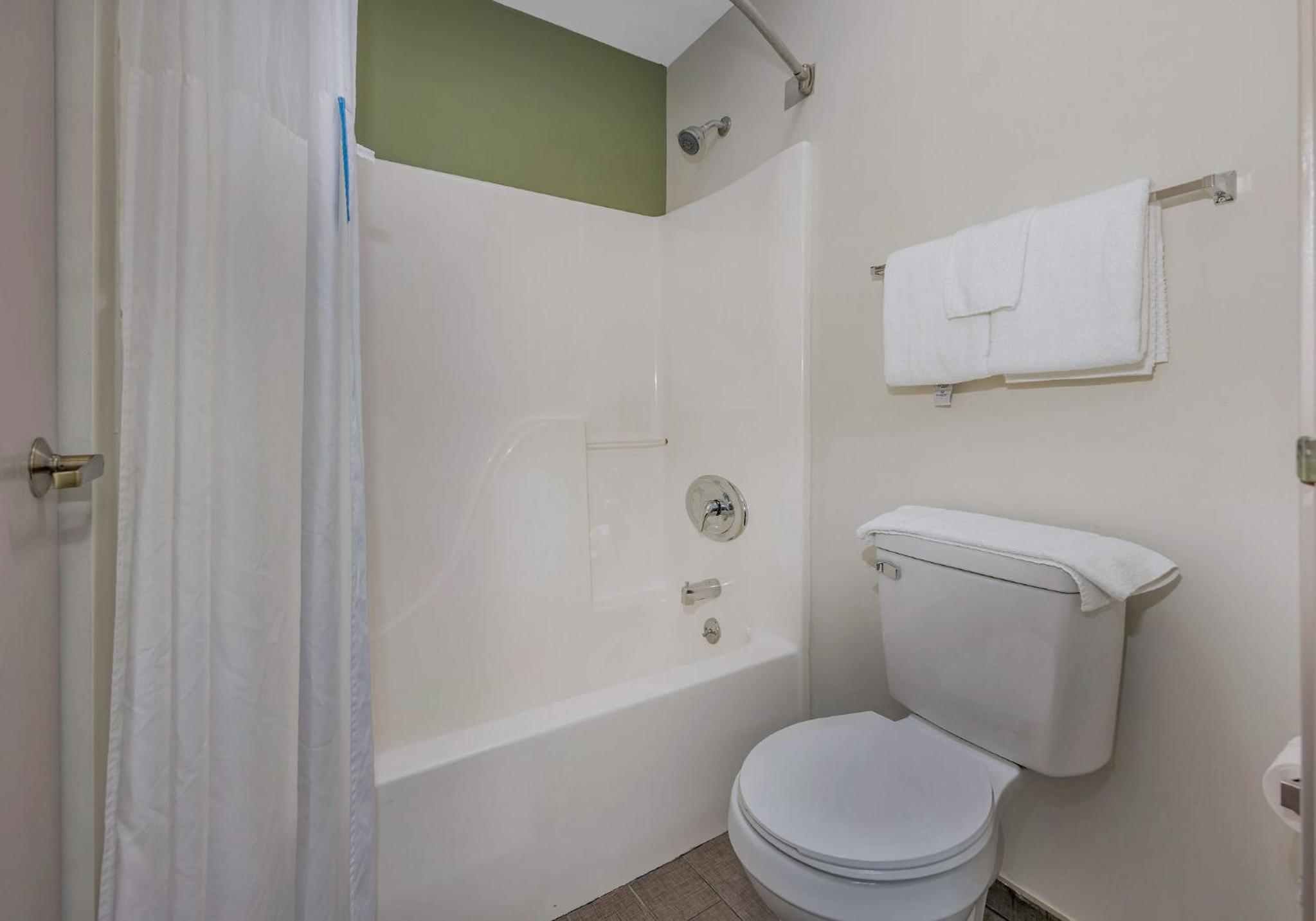 Queen Room - Disability Access - Non-Smoking - Photo 5