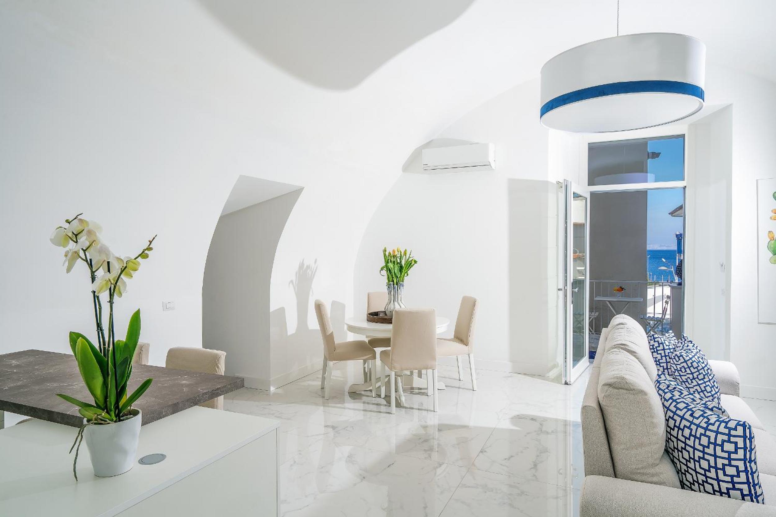 Two-Bedroom Deluxe Apartment with Balcony photo 3