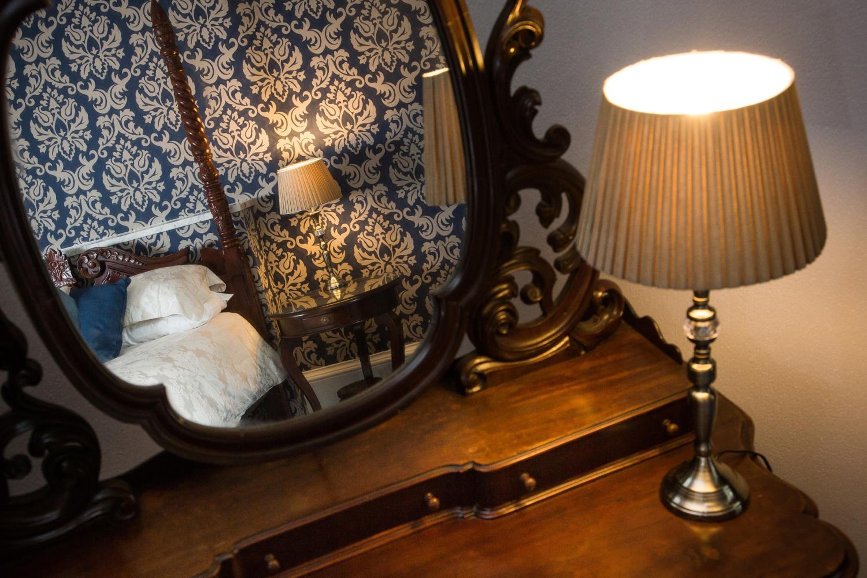 Double Room with Four Poster Bed - Photo 6