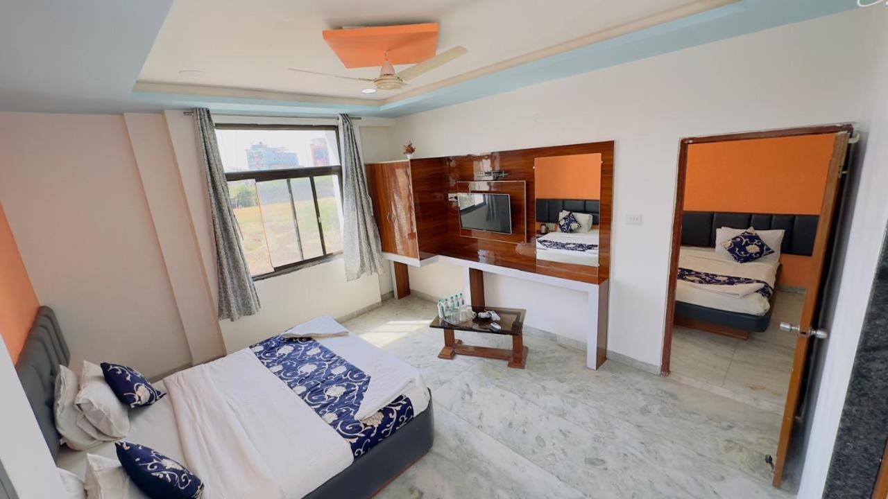 Standard Family Room - Photo 3