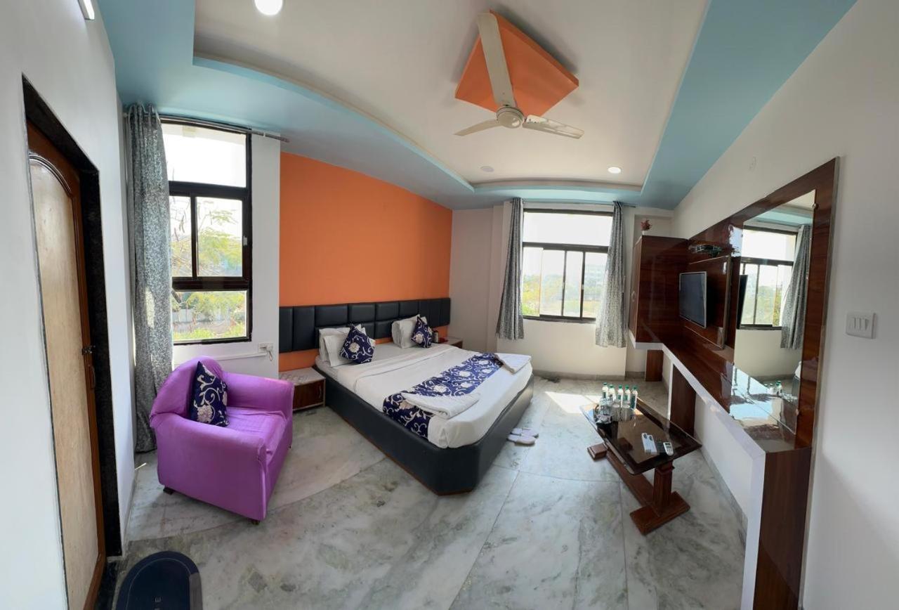 Standard Family Room - Photo 4