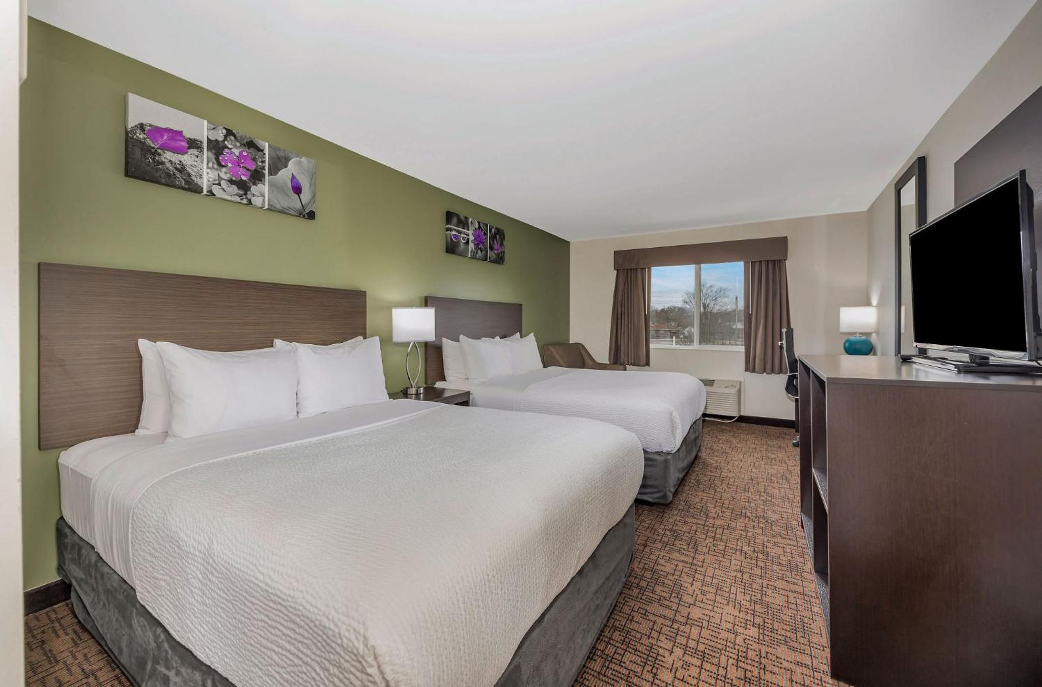 Superior Queen Room with Two Queen Beds - Non-Smoking - Photo 2