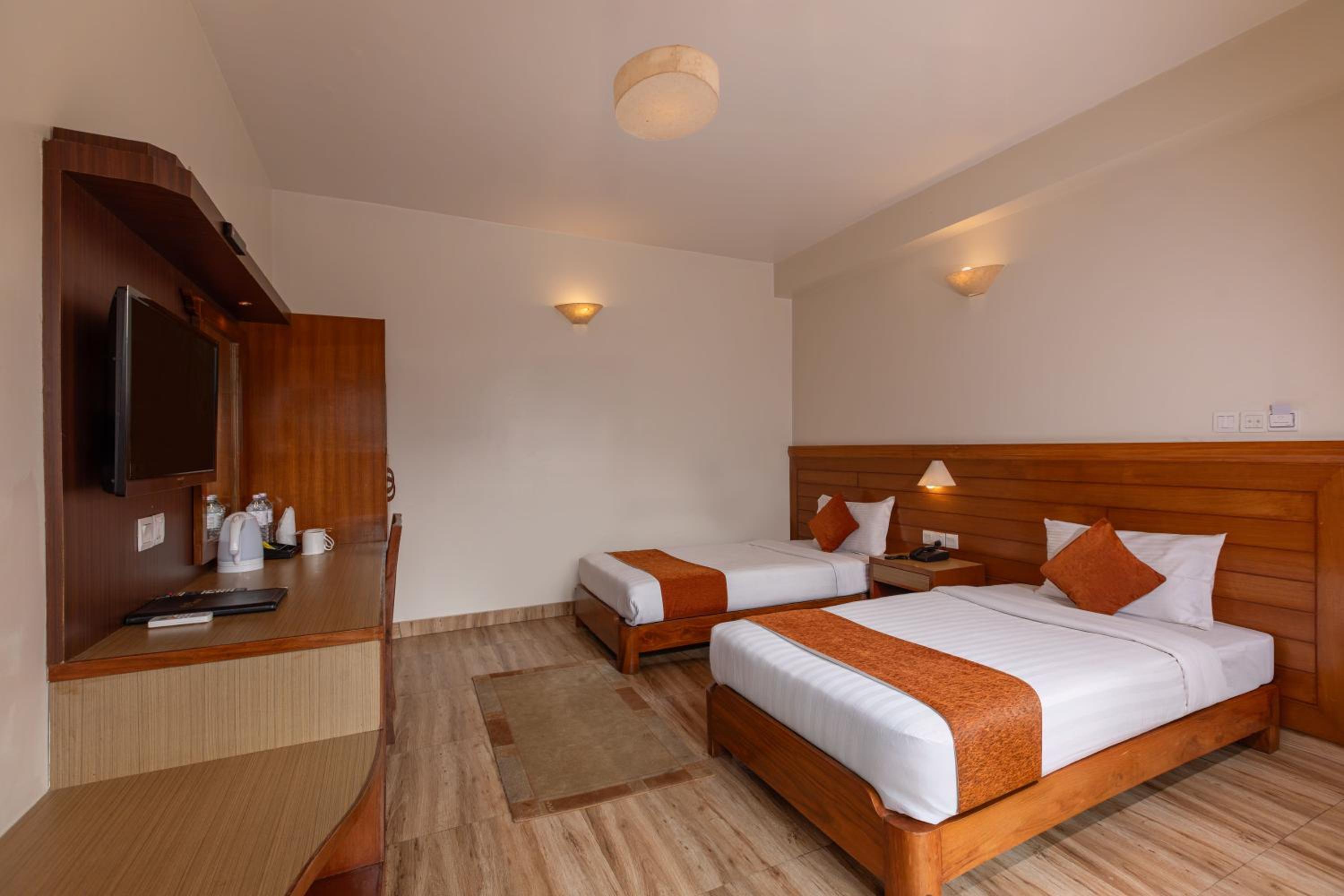 Deluxe Double or Twin Room with Lake View - Photo 6