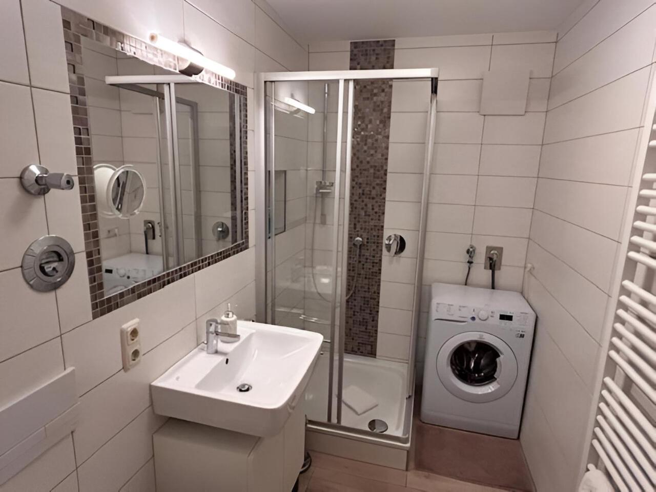 One-Bedroom Apartment with Terrace photo 2