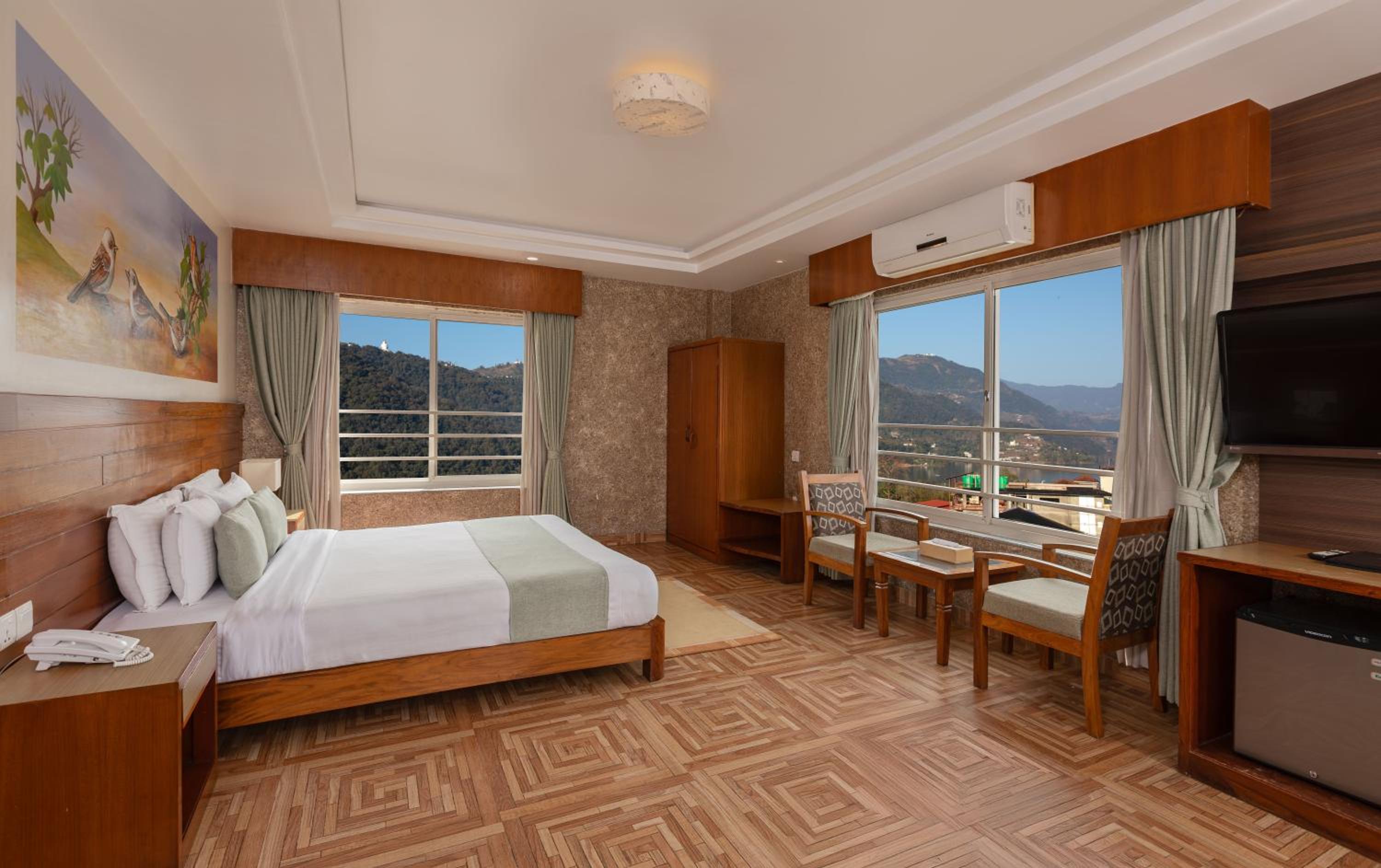 Deluxe Double or Twin Room with Lake View - Photo 2