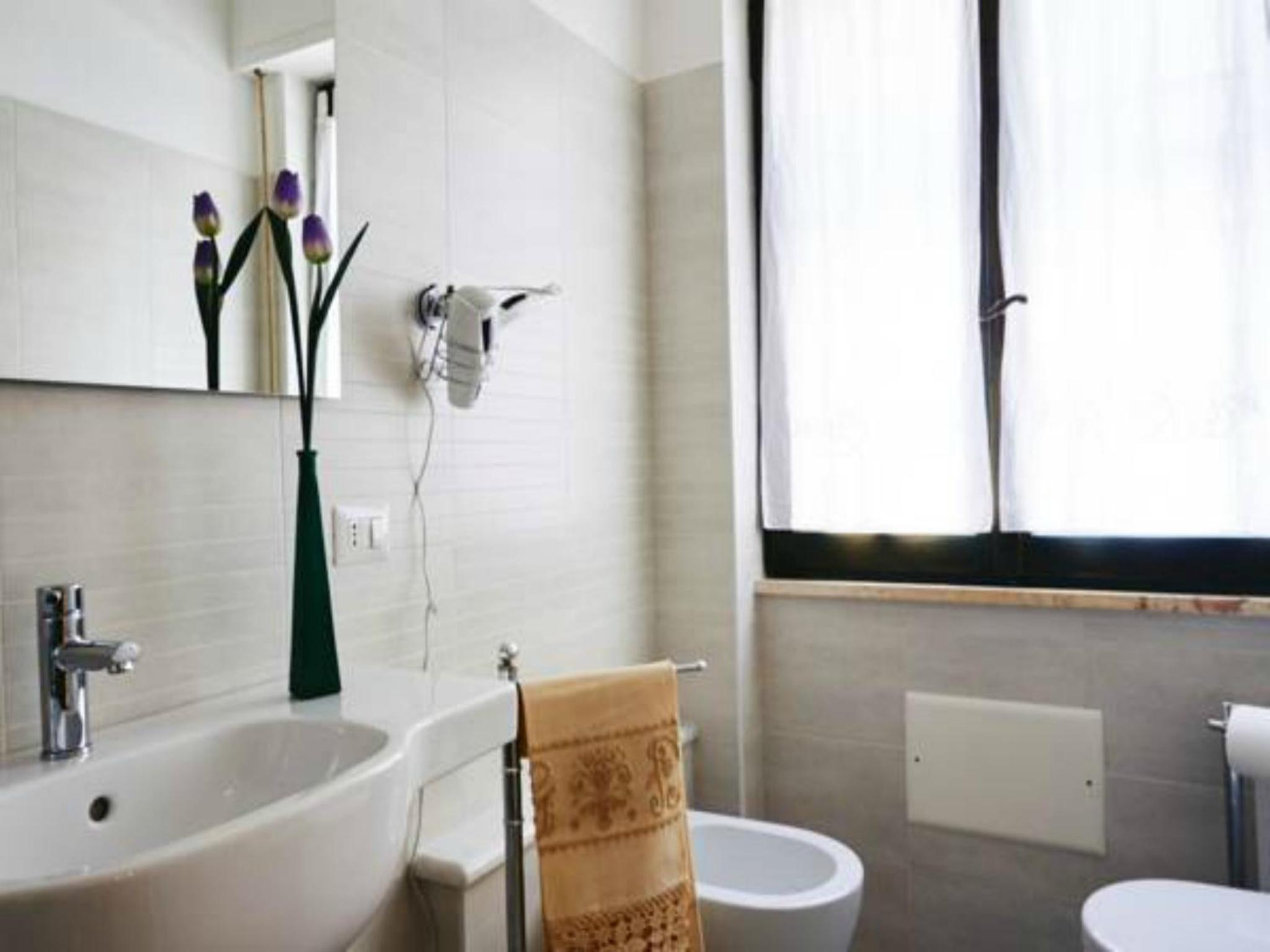 Double or Twin Room with Private Bathroom photo 2
