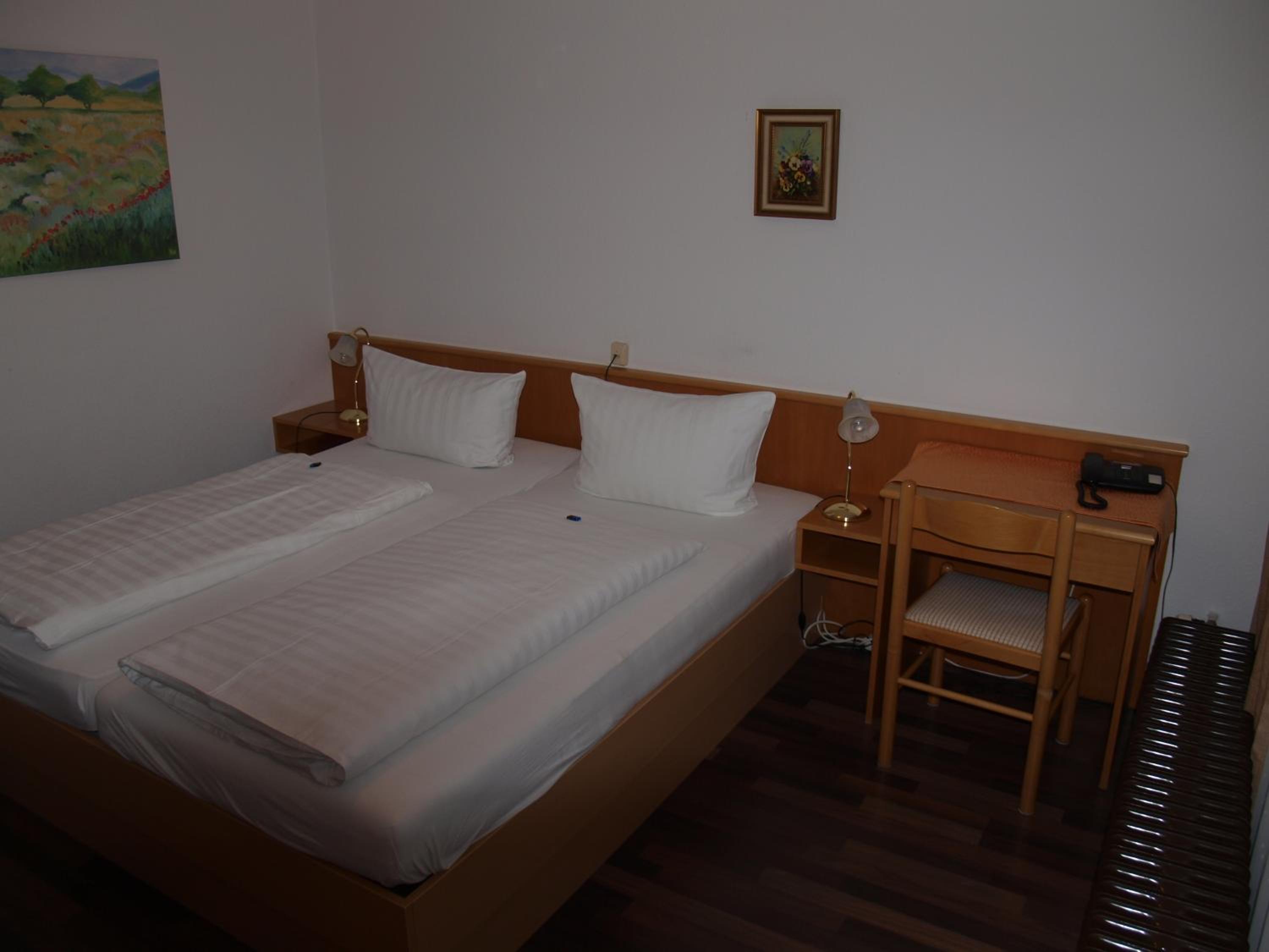 Standard Double Room - Photo 2