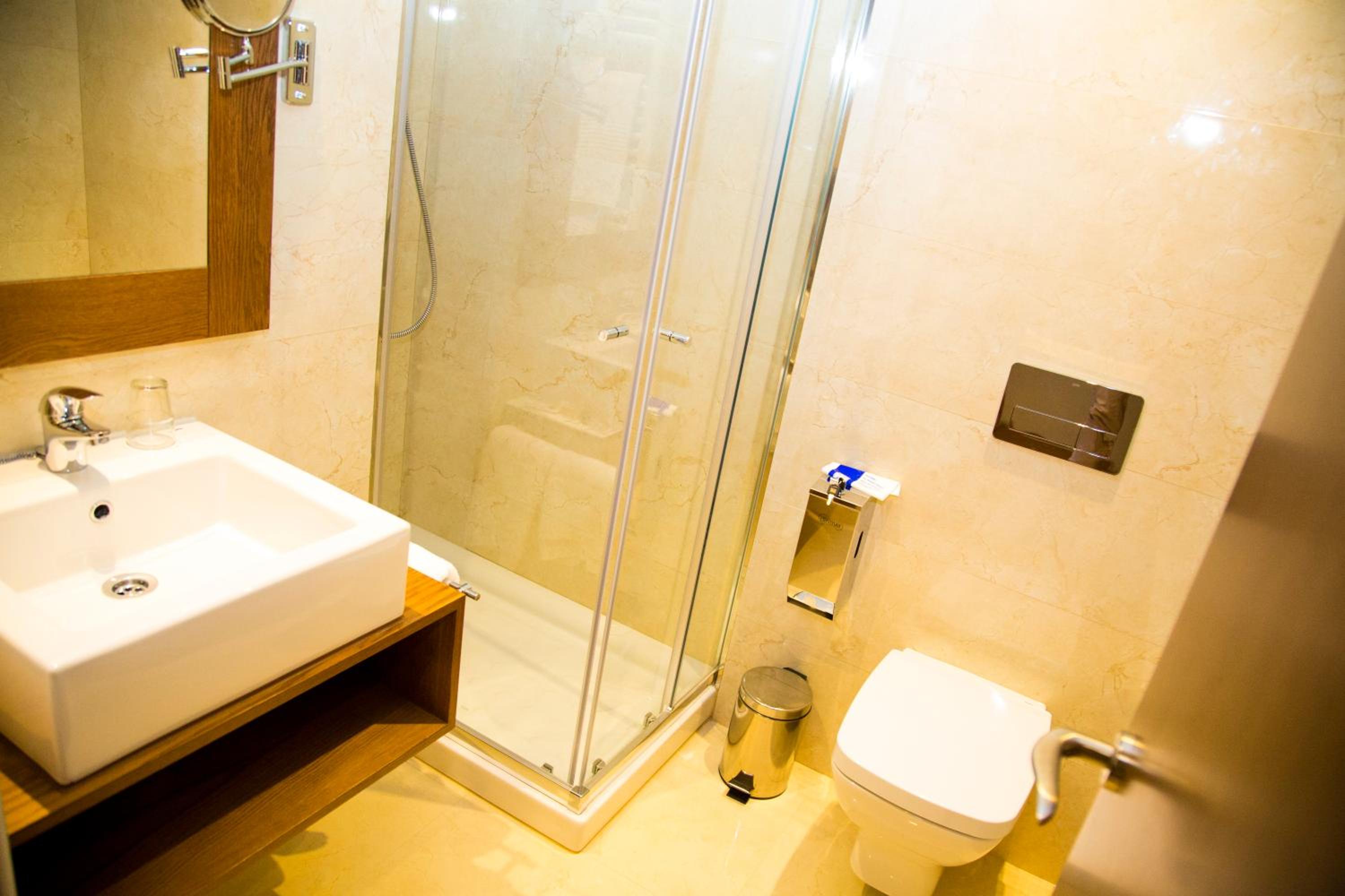 Double Room - Photo 18